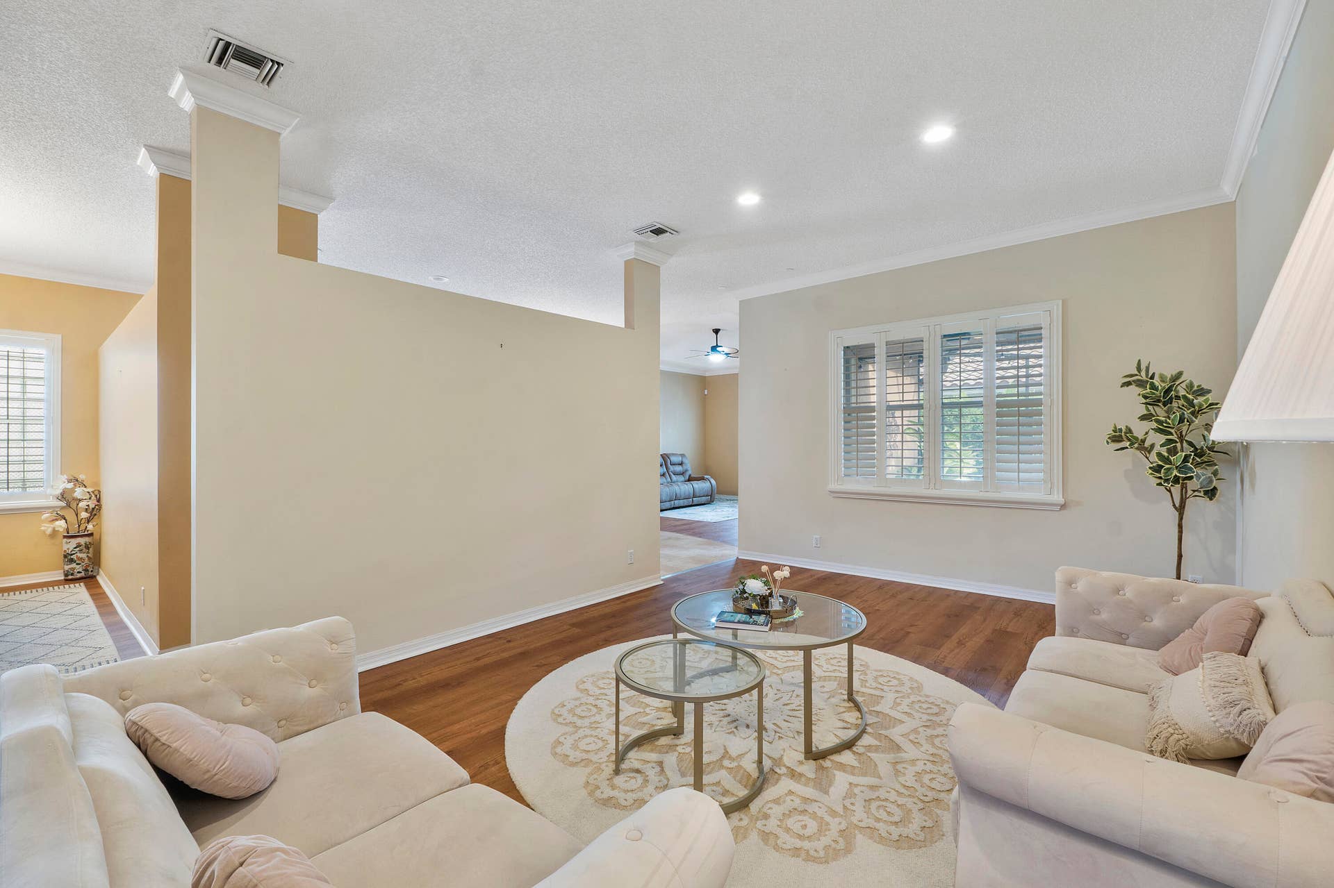 5877 NW 73rd Ct_010
