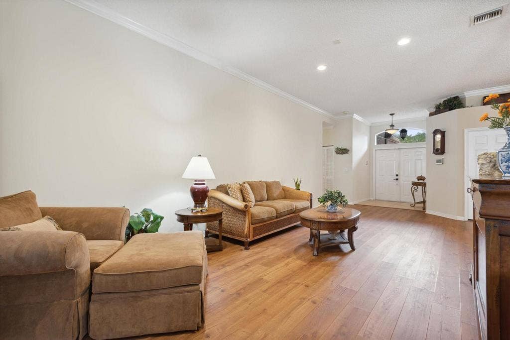 5877 NW 73rd Ct_006