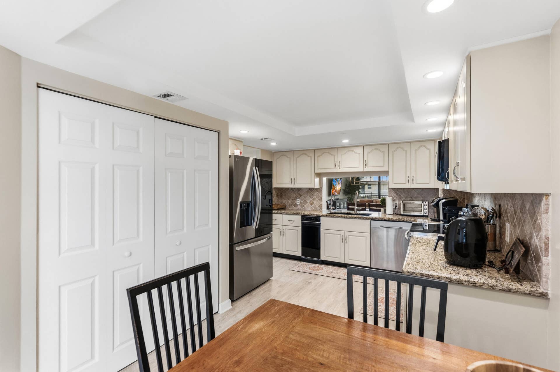 1167 HILLSBORO MILE, #509, Hillsboro Beach, FL 33062 KITCHEN