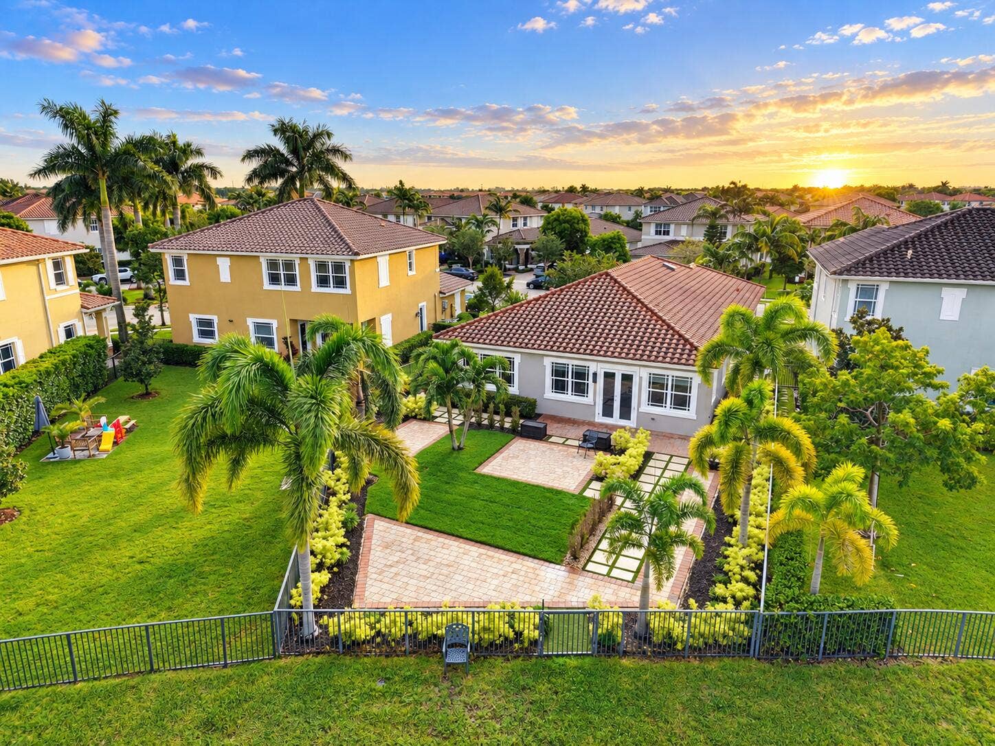 8561 LAKESIDE Bend, Parkland, FL 33076 Sunrise Over a Tropical Suburban Backyar