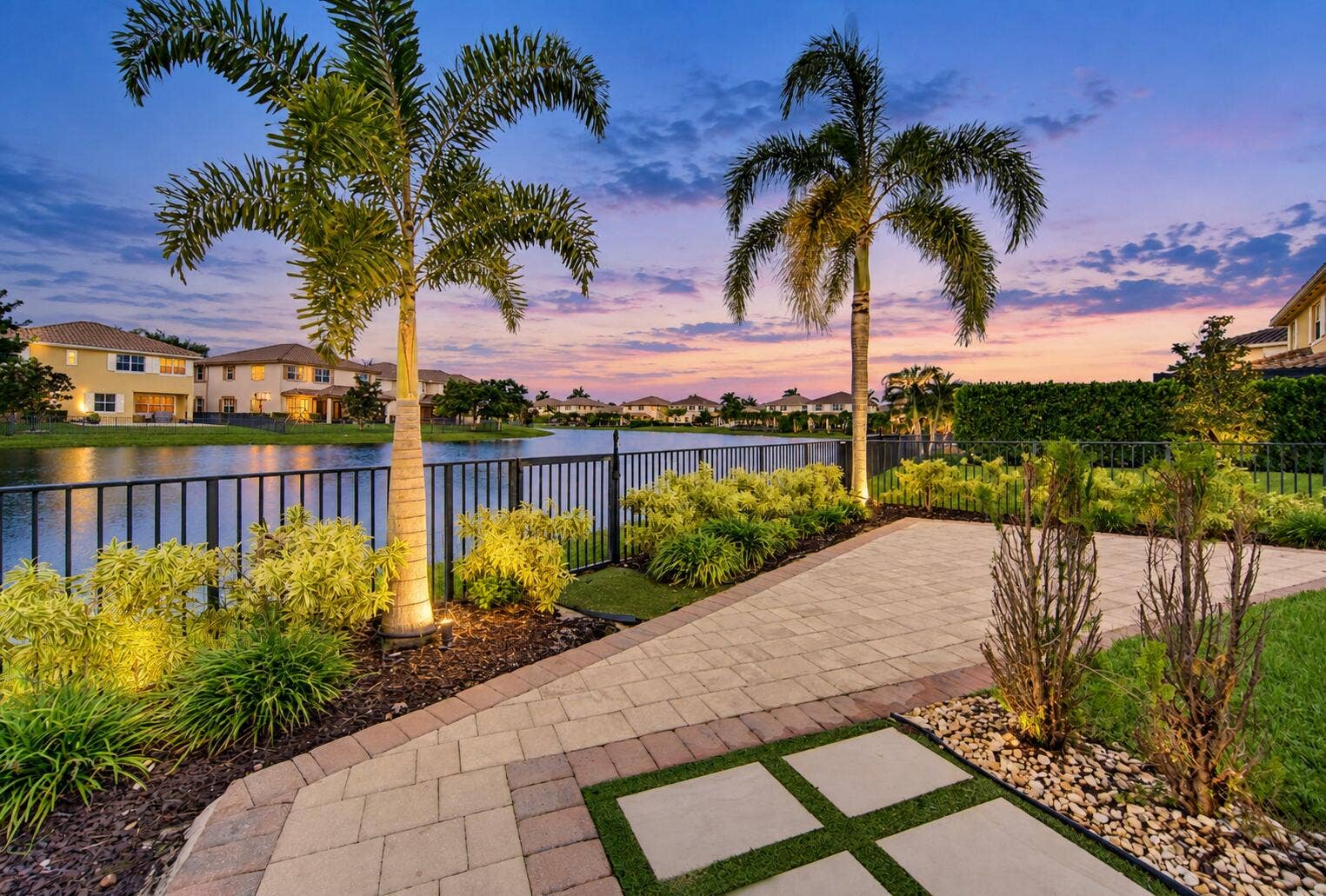 8561 LAKESIDE Bend, Parkland, FL 33076 Twilight Lakeside Patio Retreat