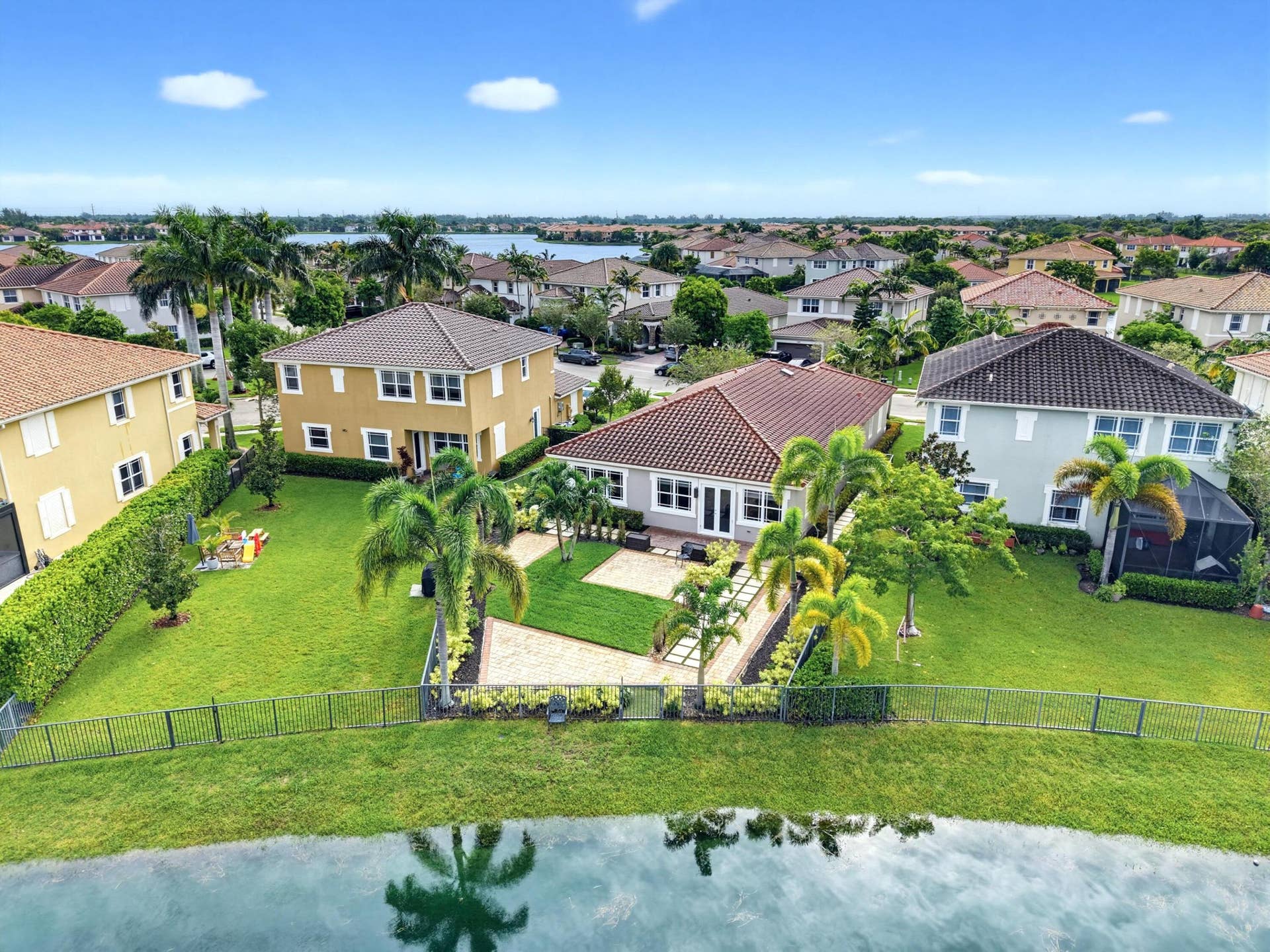 8561 LAKESIDE Bend, Parkland, FL 33076 DJI_20261002095305_0947_D