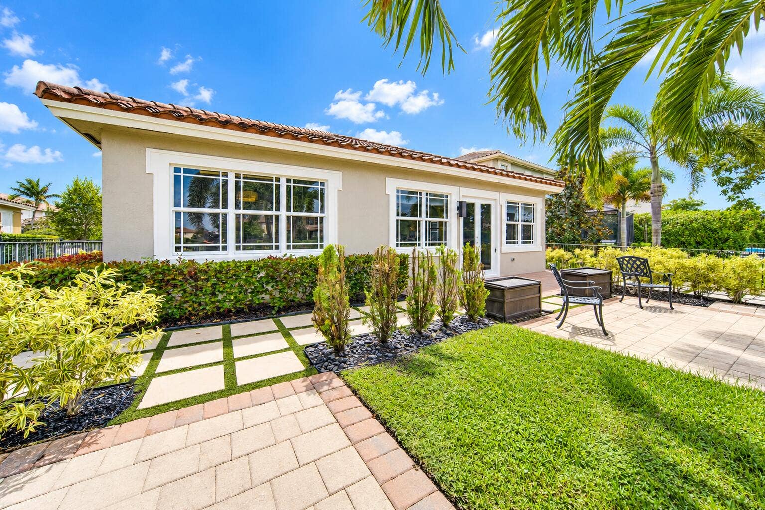 8561 LAKESIDE Bend, Parkland, FL 33076 Sunlit Mediterranean Patio Garden