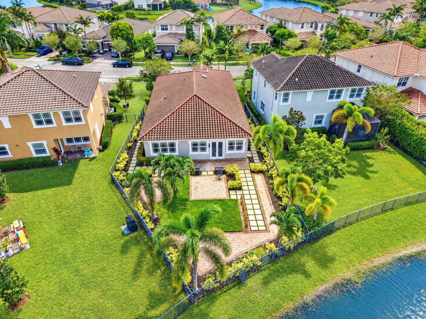 8561 LAKESIDE Bend, Parkland, FL 33076 Sunny Aerial Florida Suburban Home