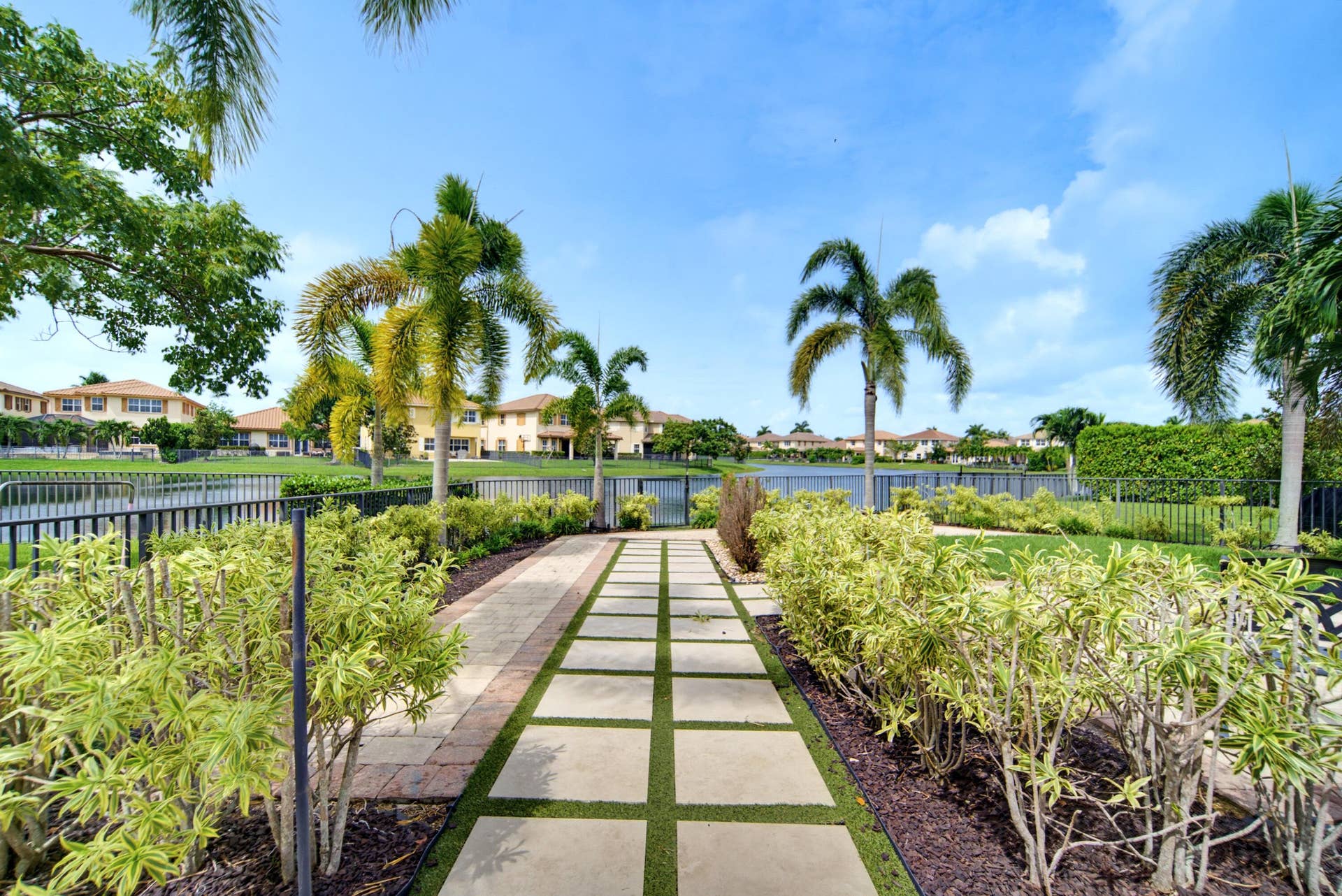 8561 LAKESIDE Bend, Parkland, FL 33076 A7_01437
