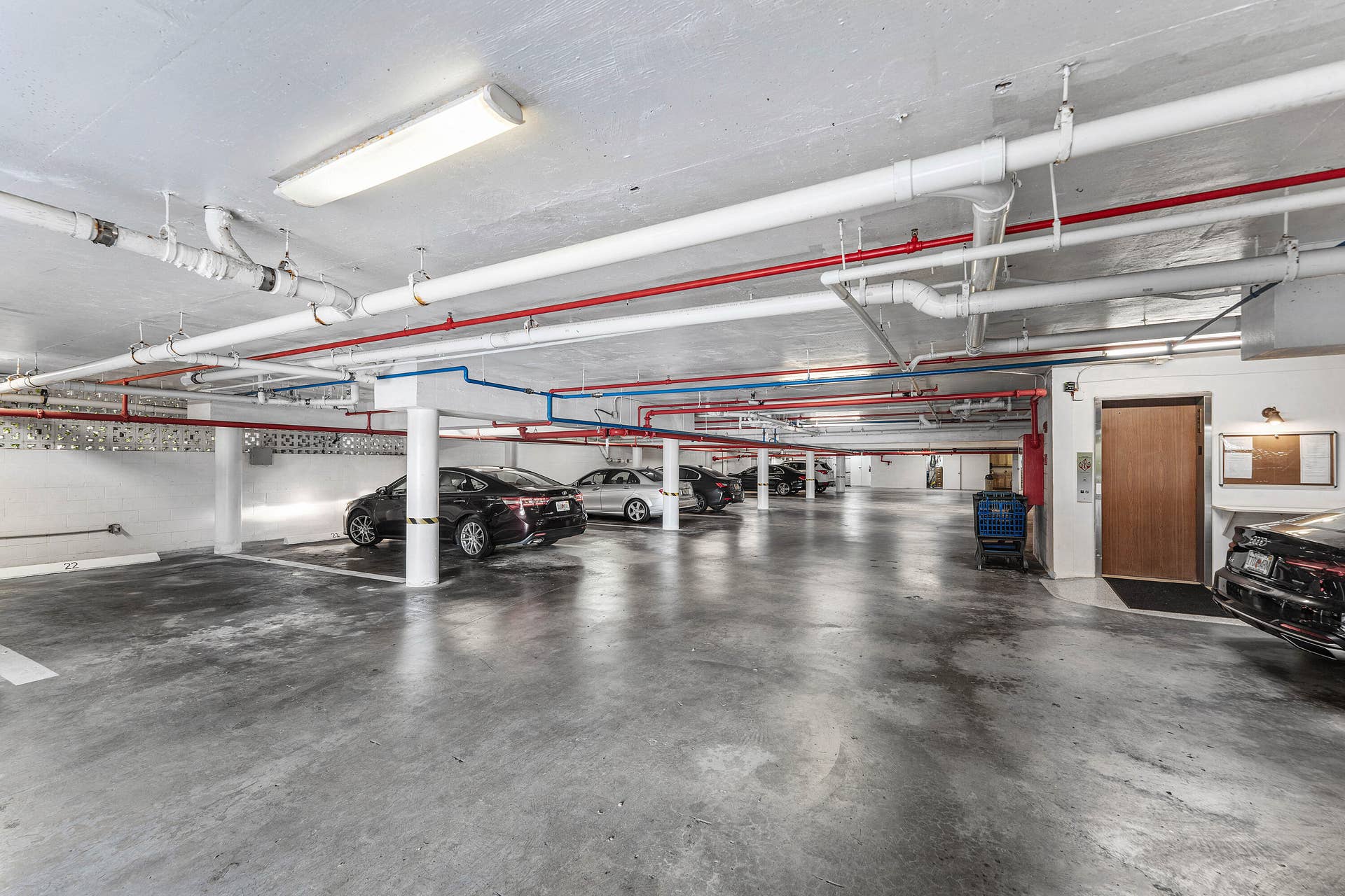 Garage Parking w/ One Parking Spot