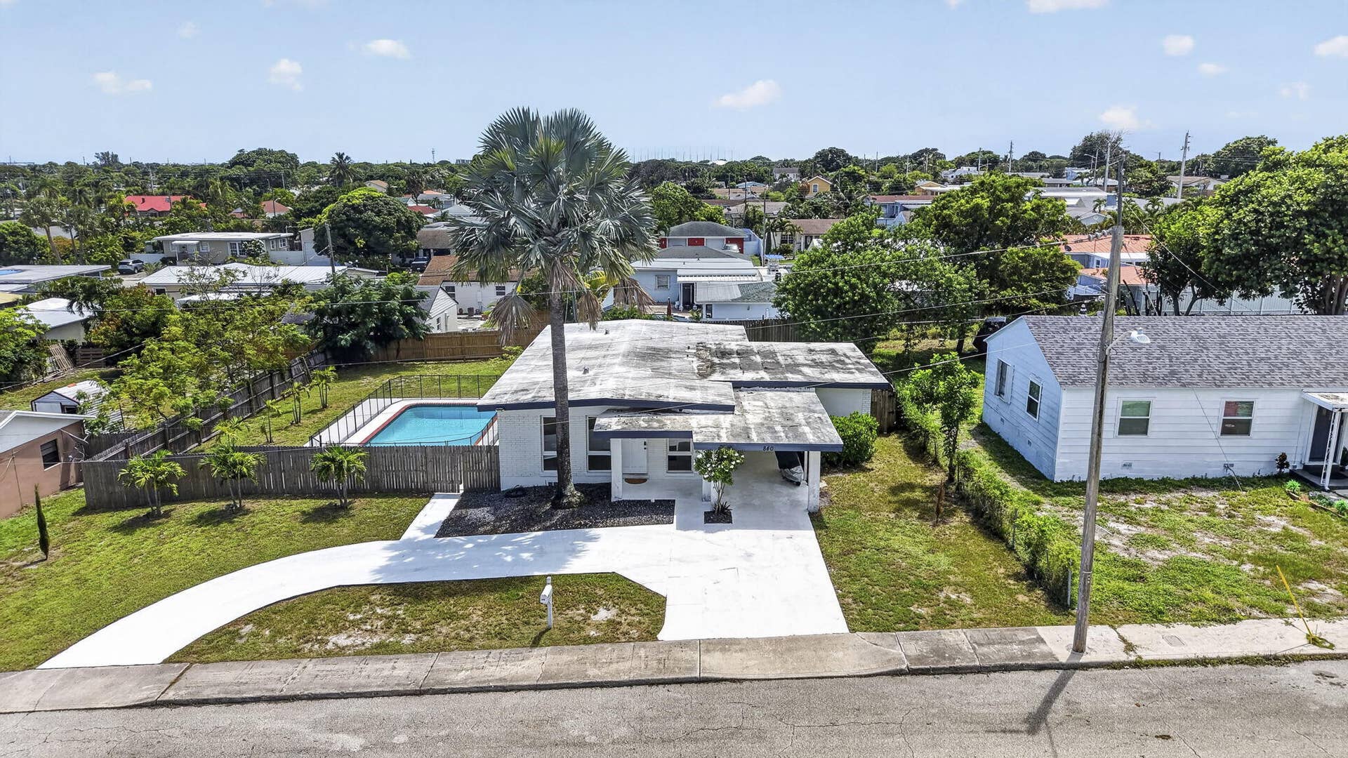 840 Bradley Street, West Palm Beach, FL 33405 Circular Driveway