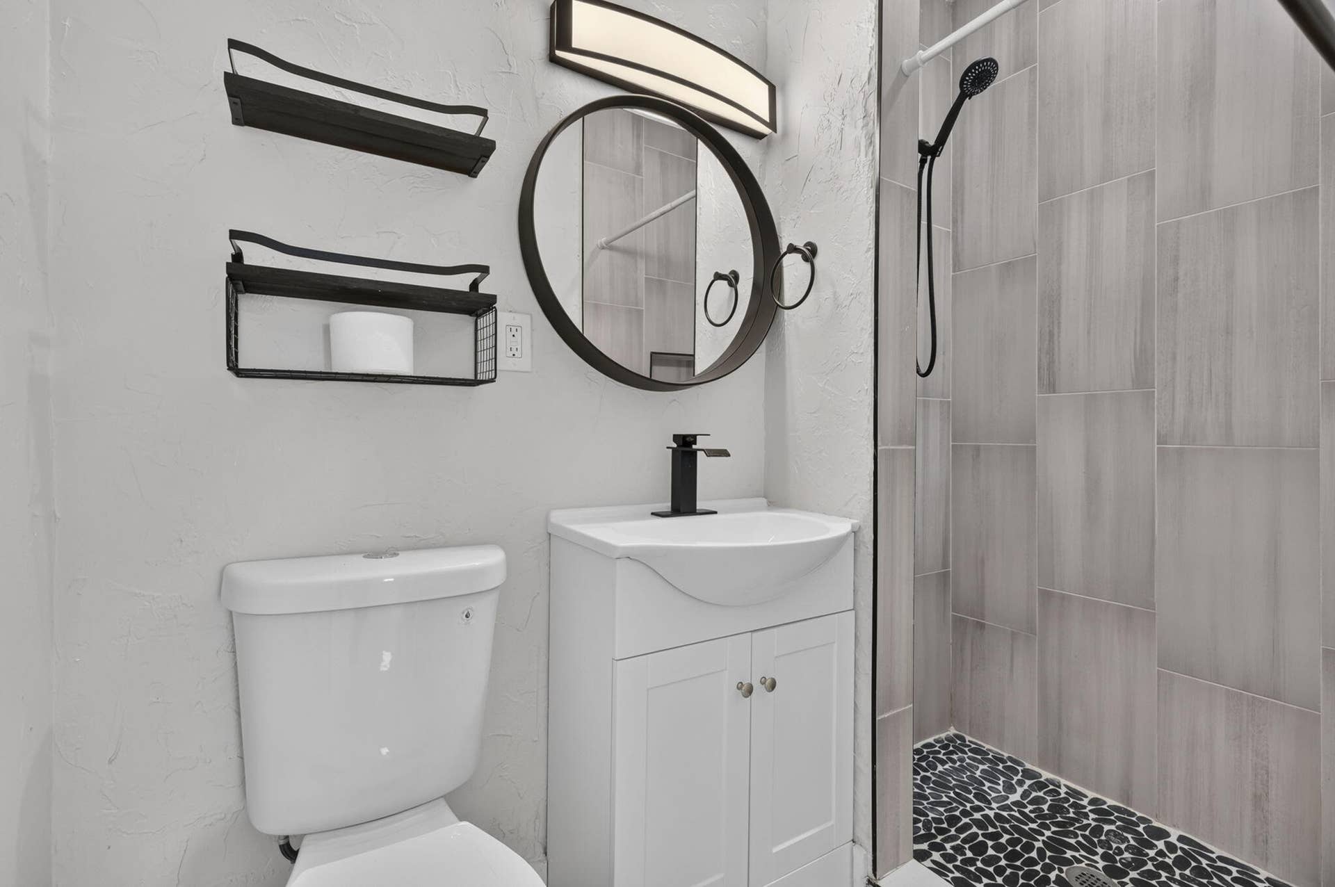 840 Bradley Street, West Palm Beach, FL 33405 Primary Bathroom