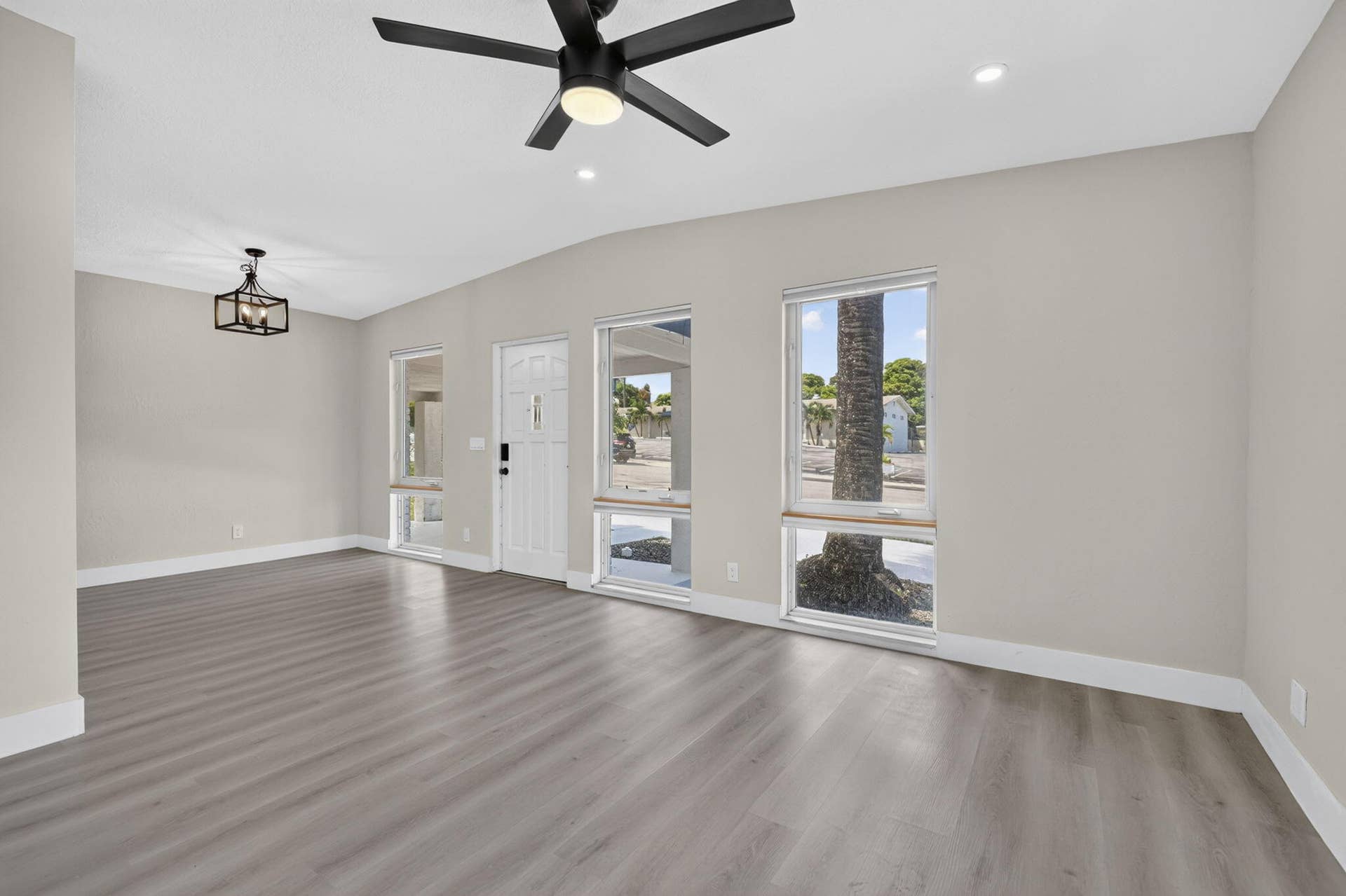 840 Bradley Street, West Palm Beach, FL 33405 Celing fans throughout