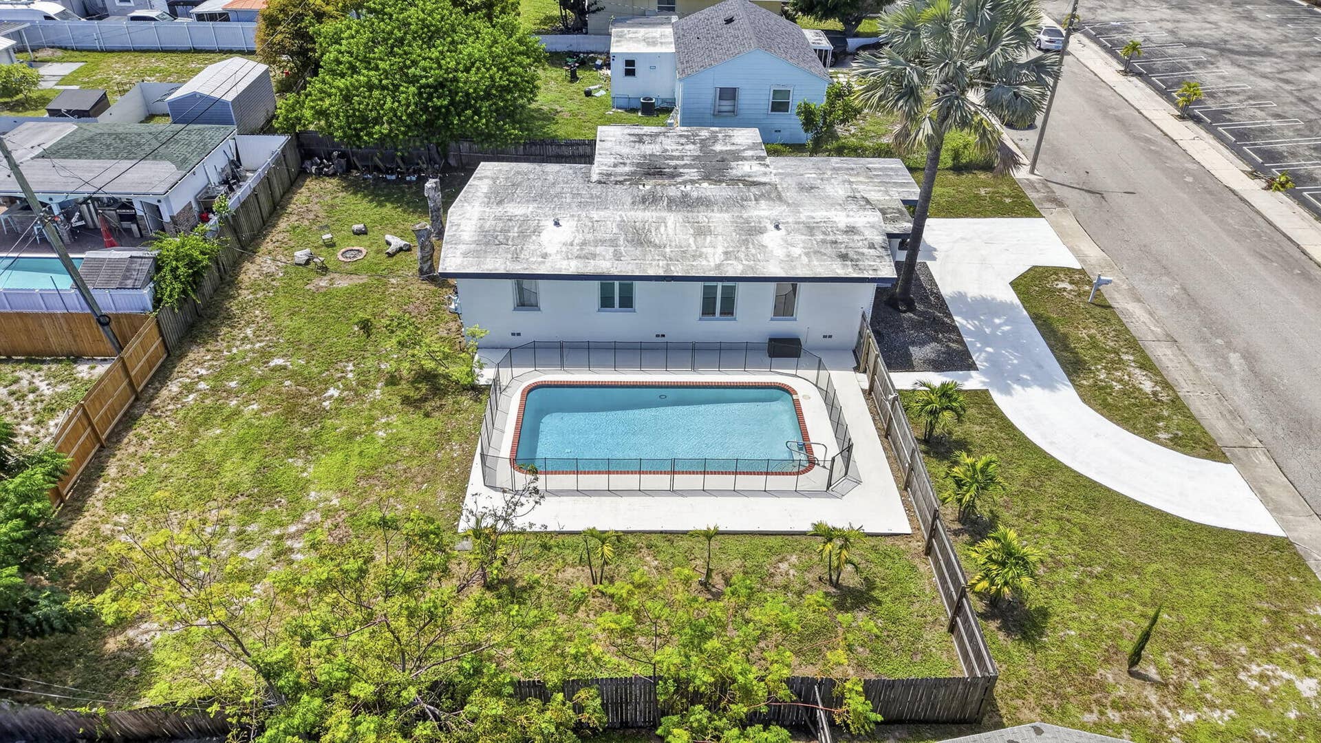 840 Bradley Street, West Palm Beach, FL 33405 Swim?