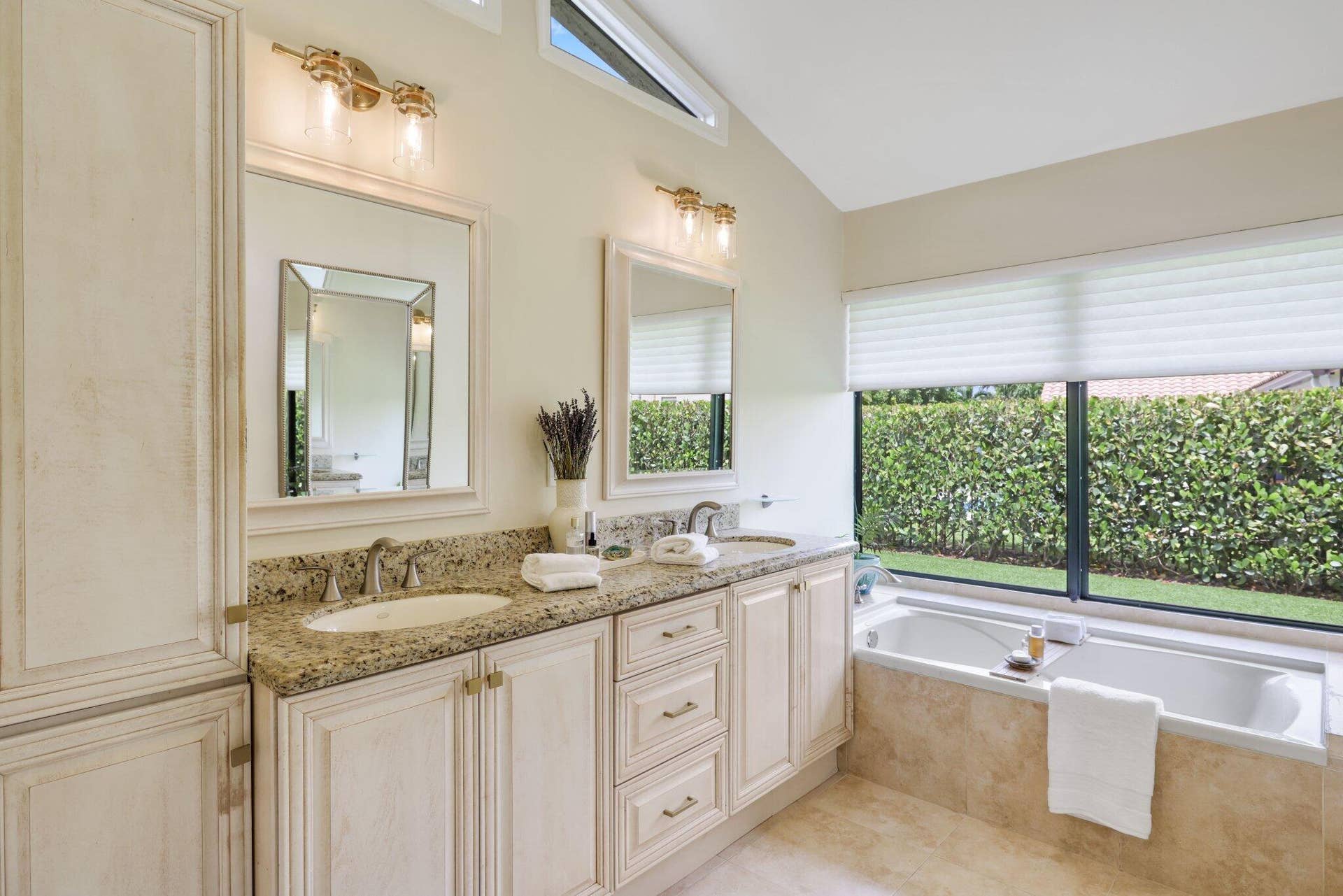 2911 NW 28th Terrace - 67.jpg-SMALL