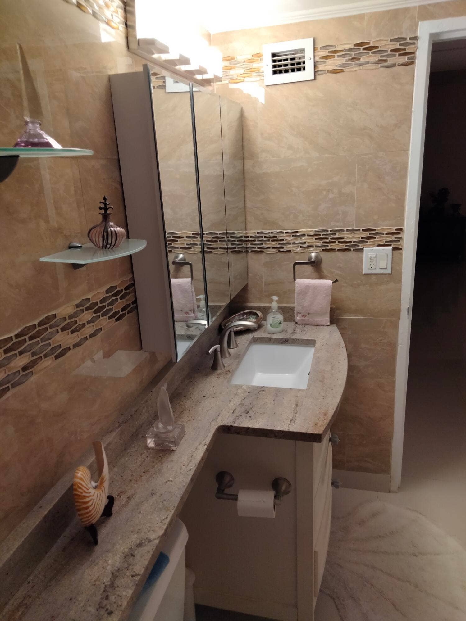 Unit 10k - bathroom 2
