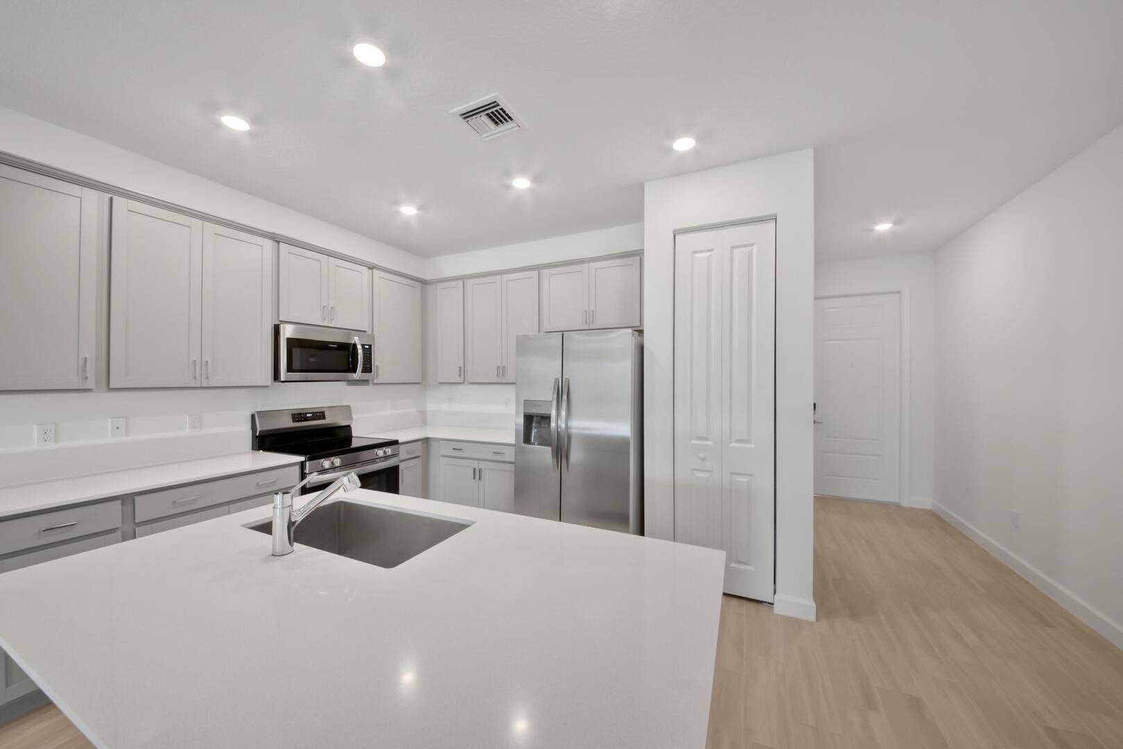 13836 Hero Path, Delray Beach, FL 33484 Quartz Tops