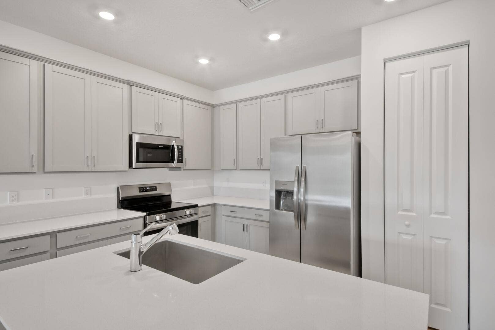 13836 Hero Path, Delray Beach, FL 33484 SS Appliances