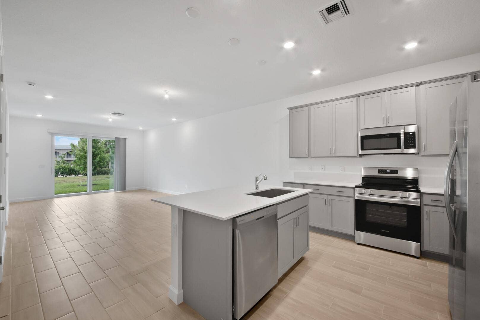 13836 Hero Path, Delray Beach, FL 33484 Kitchen