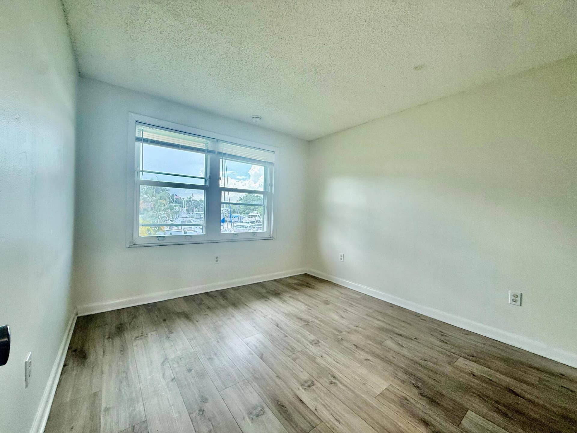 329 Gulfstream Road, Dania, Dania Beach, FL 33004 WhatsApp Image 2026-08-27 at 21.50.25 (1