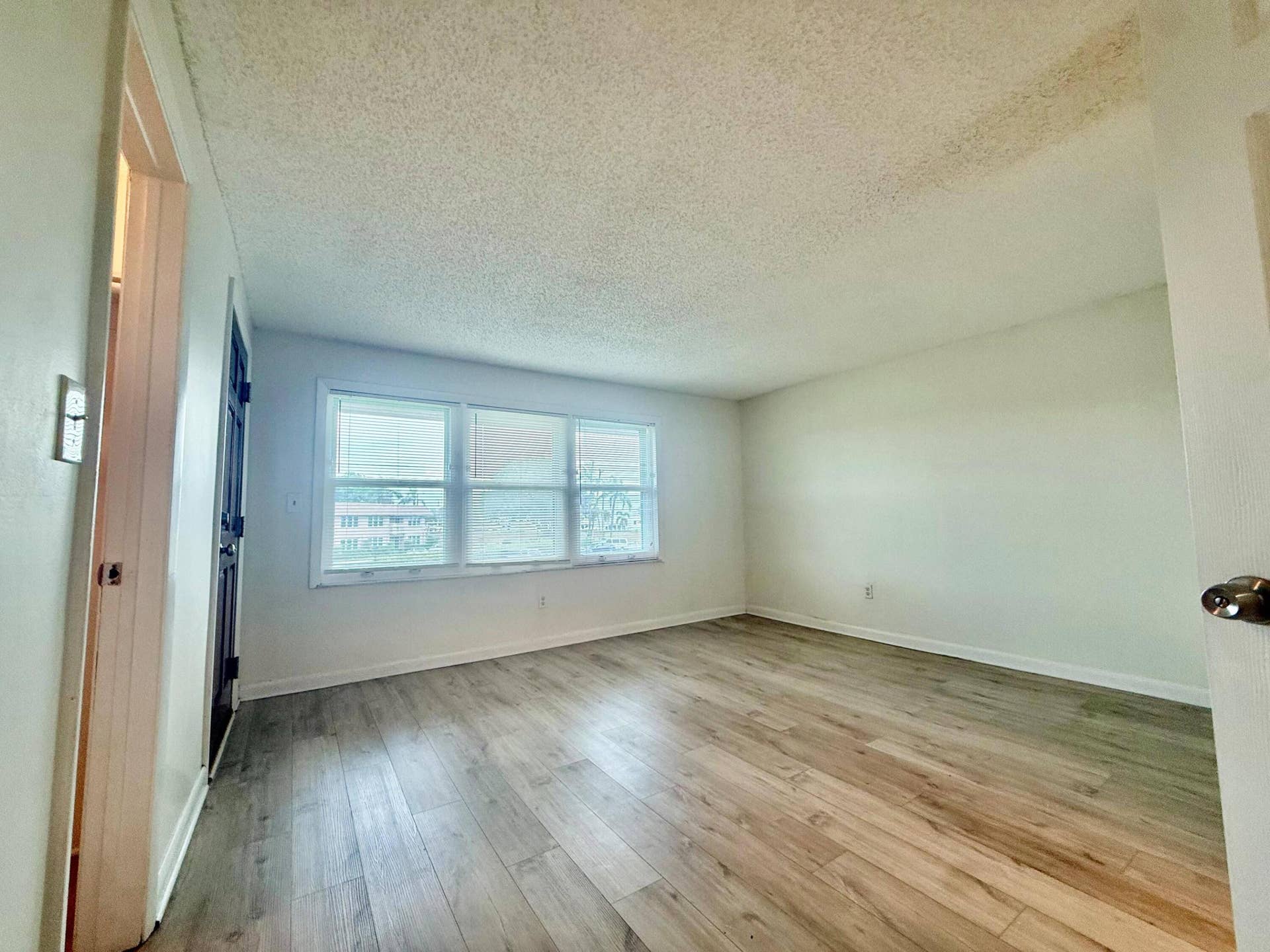 329 Gulfstream Road, Dania, Dania Beach, FL 33004 WhatsApp Image 2026-08-27 at 21.50.25 (4
