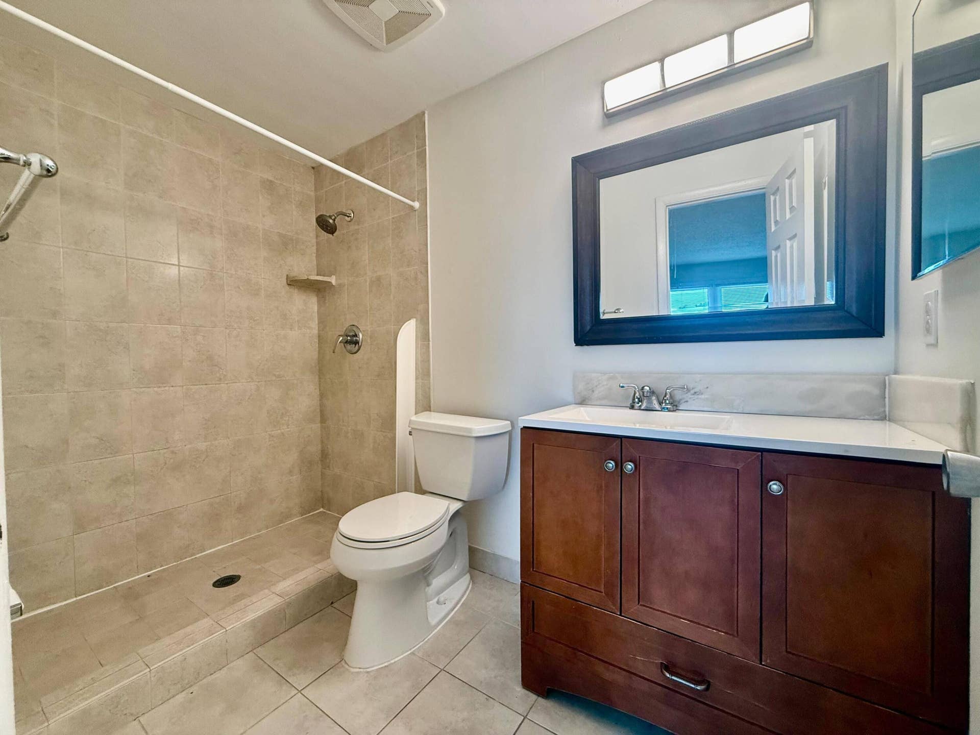 329 Gulfstream Road, Dania, Dania Beach, FL 33004 WhatsApp Image 2026-08-27 at 21.50.25 (1