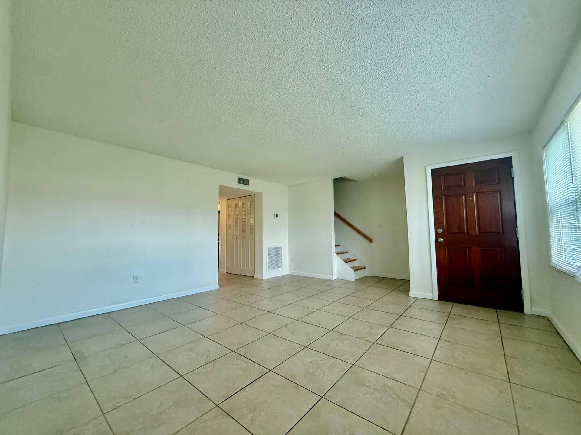 329 Gulfstream Road, Dania, Dania Beach, FL 33004 WhatsApp Image 2026-08-27 at 21.50.25 (5