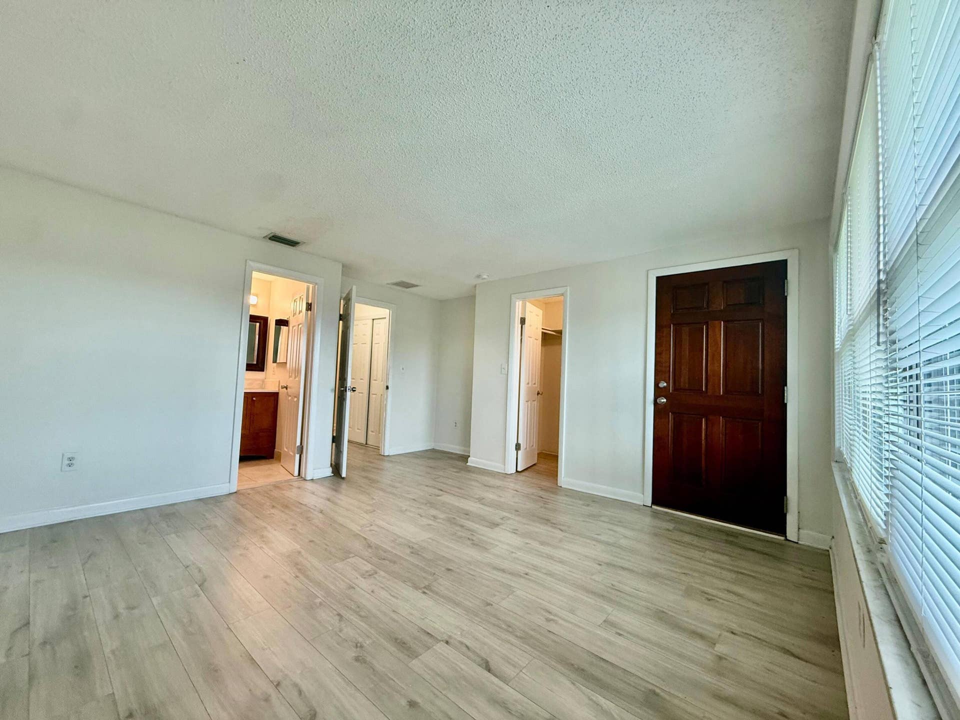 329 Gulfstream Road, Dania, Dania Beach, FL 33004 WhatsApp Image 2026-08-27 at 21.50.25 (1