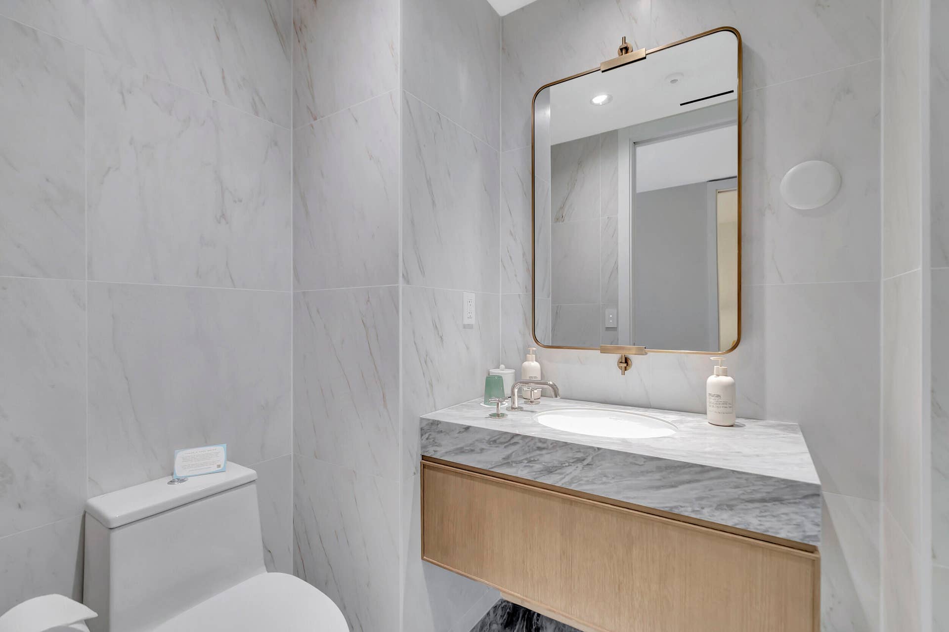 525 N FORT LAUDERDALE BEACH Boulevard, #1707, Fort Lauderdale, FL 33304 17__g6i5092