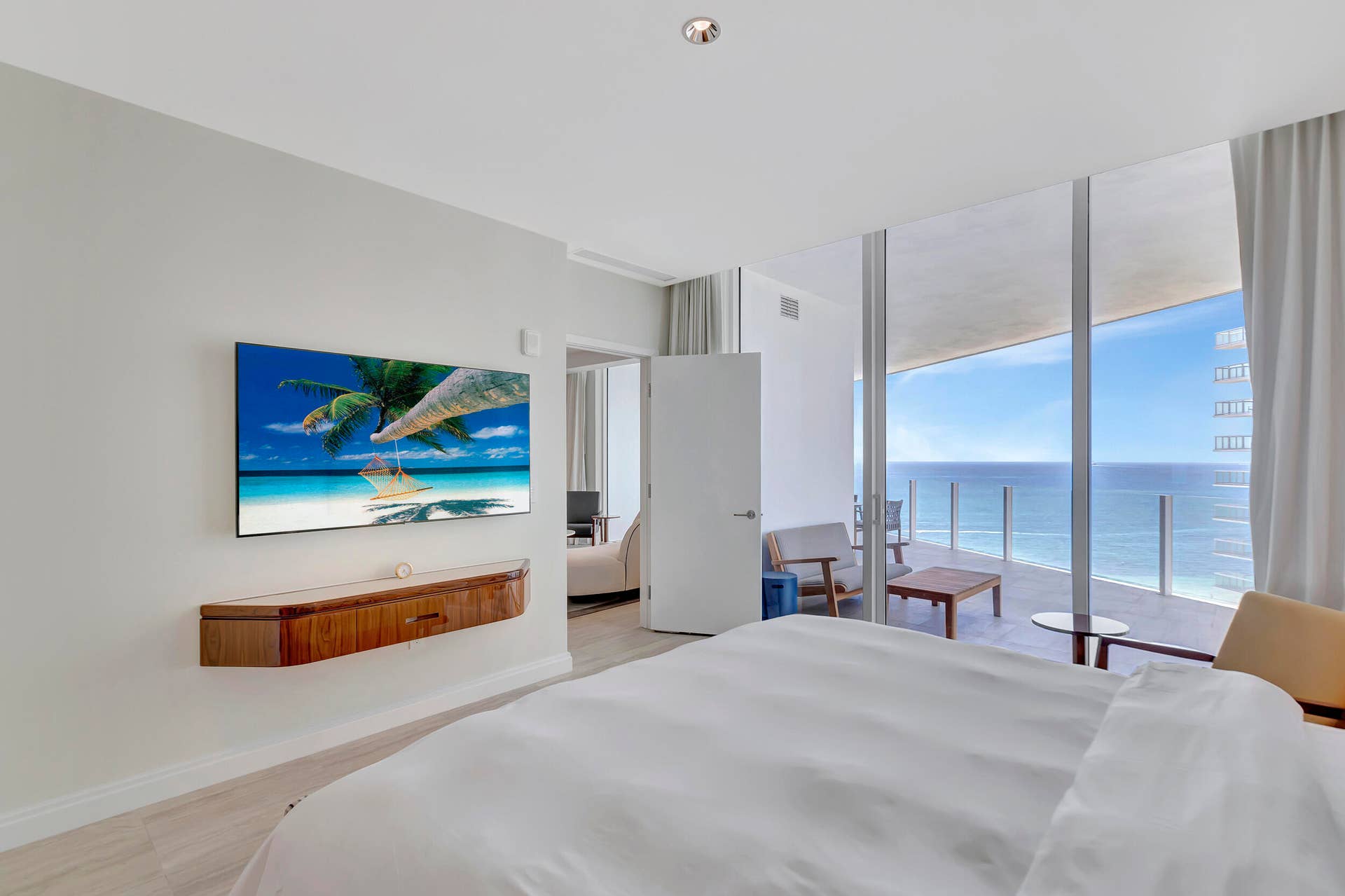 525 N FORT LAUDERDALE BEACH Boulevard, #1707, Fort Lauderdale, FL 33304 21__g6i5112