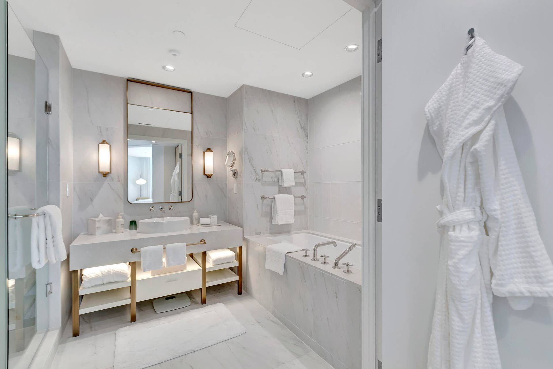 525 N FORT LAUDERDALE BEACH Boulevard, #1705, Fort Lauderdale, FL 33304 25__g6i4847