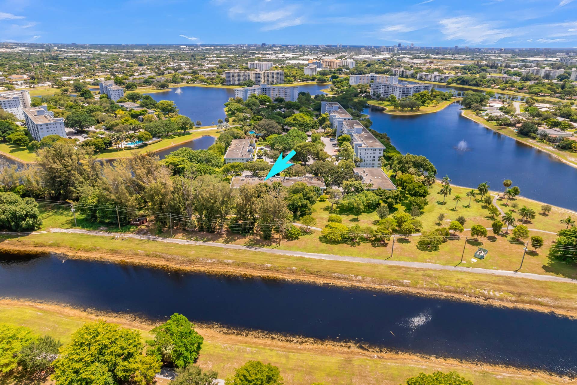 3201 N COURSE Lane E, #212, Pompano Beach, FL 33069 Arrow