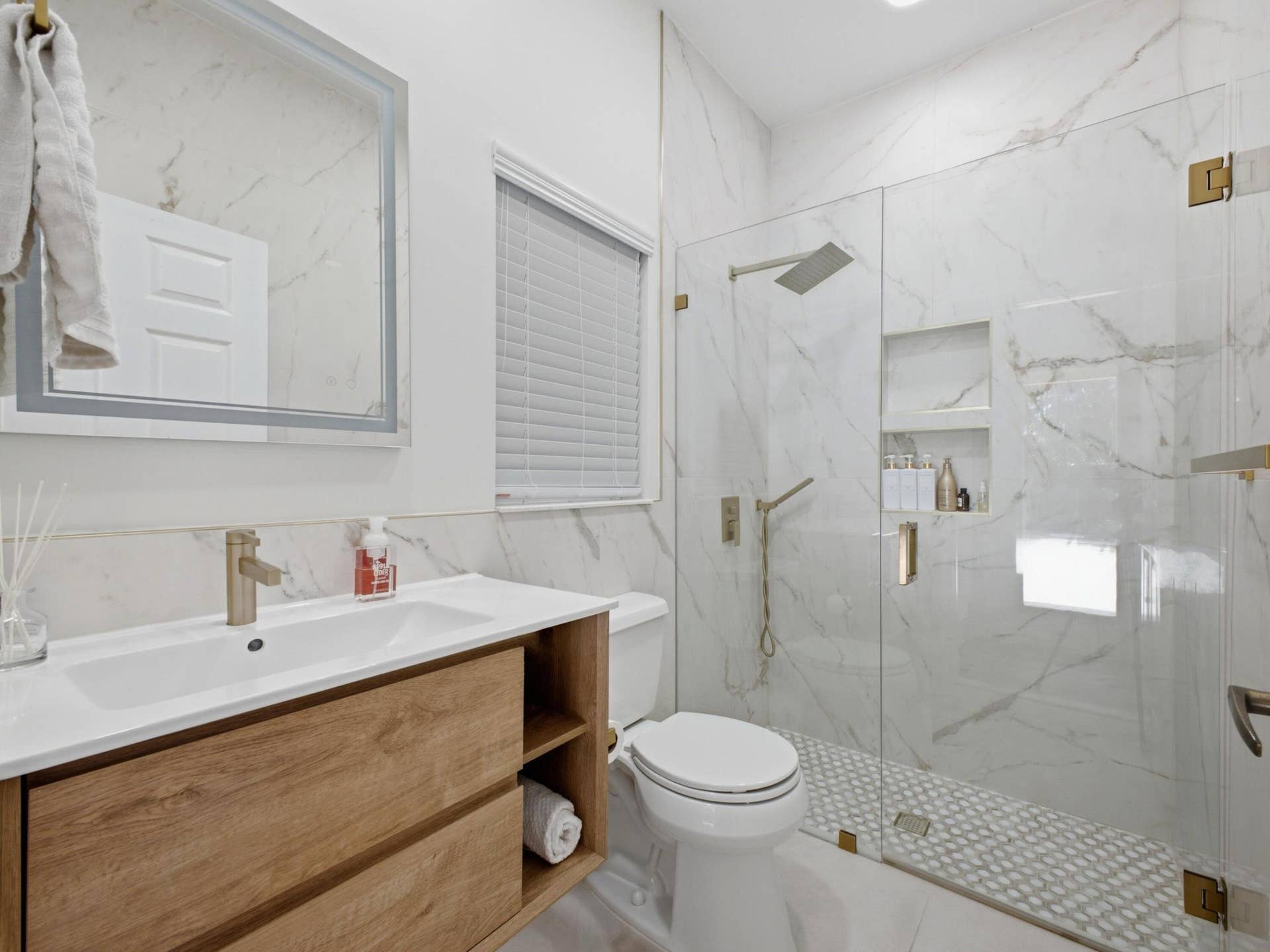 9340 Lake Serena Drive, Boca Raton, FL 33496 Cabana Bath