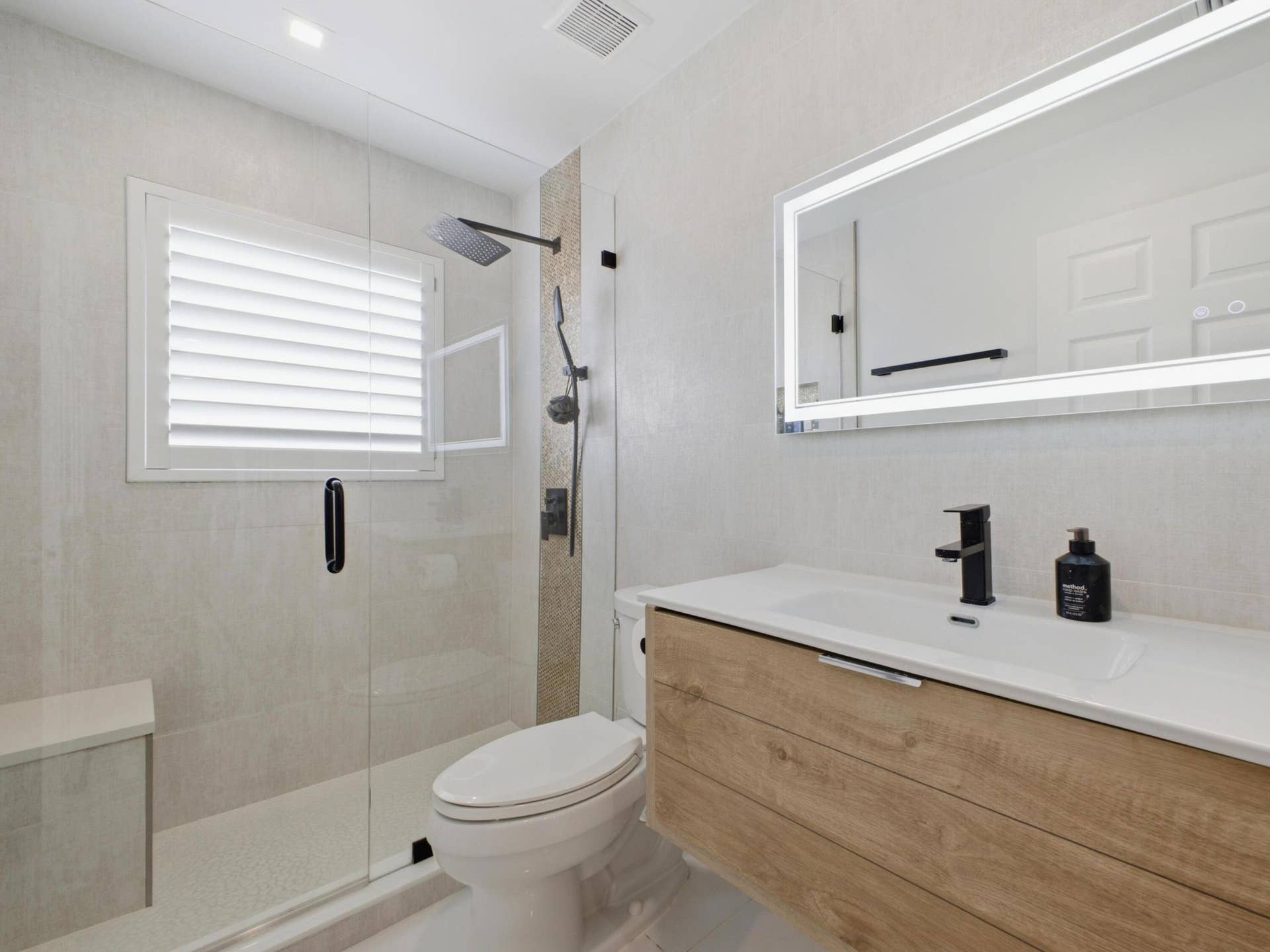 9340 Lake Serena Drive, Boca Raton, FL 33496 Shared Bathroom