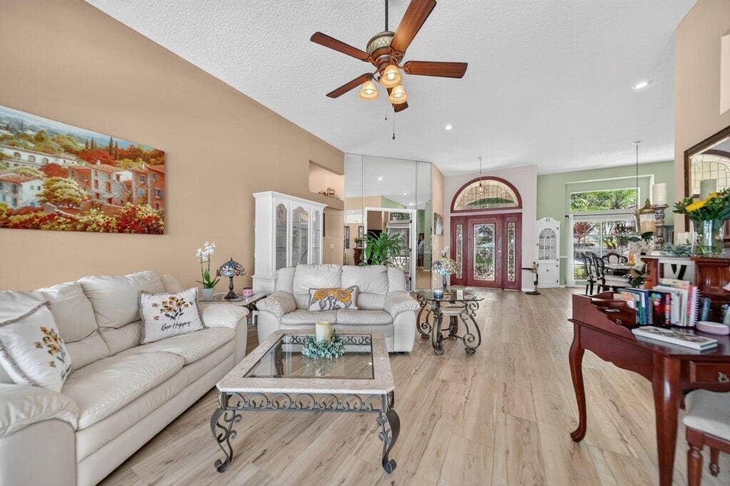 Wonderful gathering room!