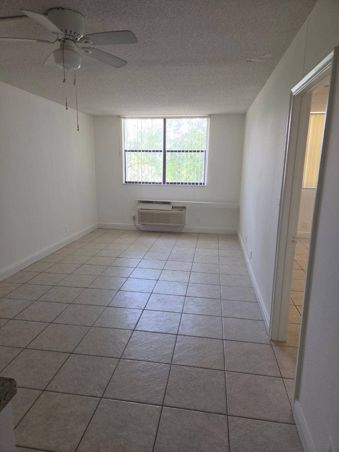 2401 RIVERSIDE Drive, #306-B, Coral Springs, FL 33065 2401 RIVERSIDE APT 306 LIVINGROOM 1