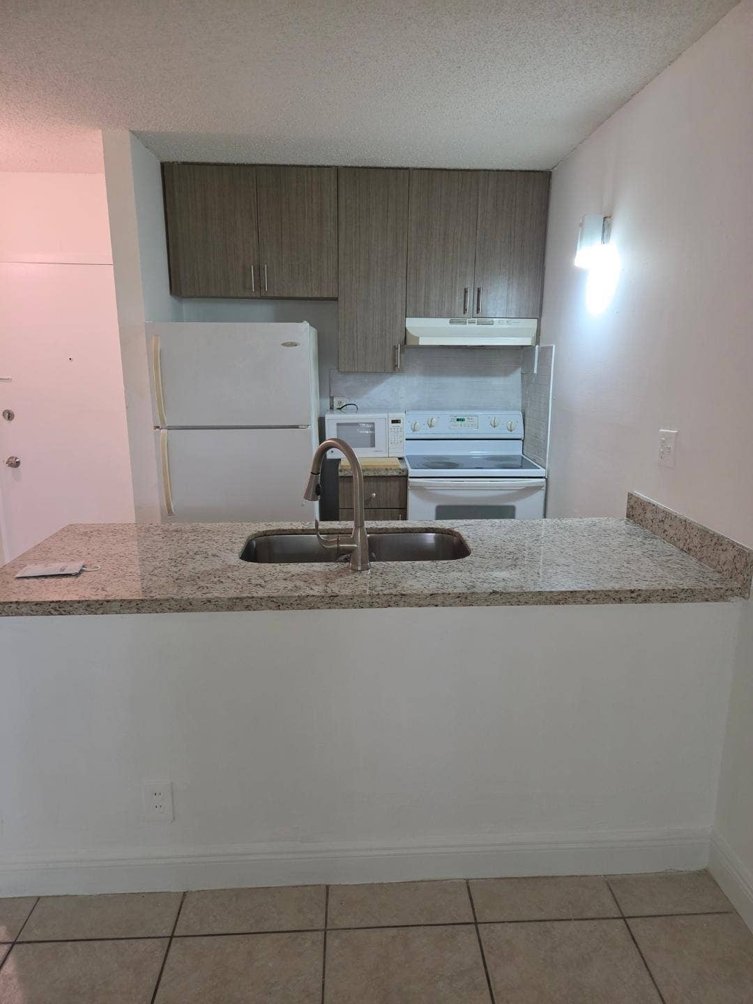 2401 RIVERSIDE Drive, #306-B, Coral Springs, FL 33065 2401 RIVERSIDE APT 306 KITCHEN 1