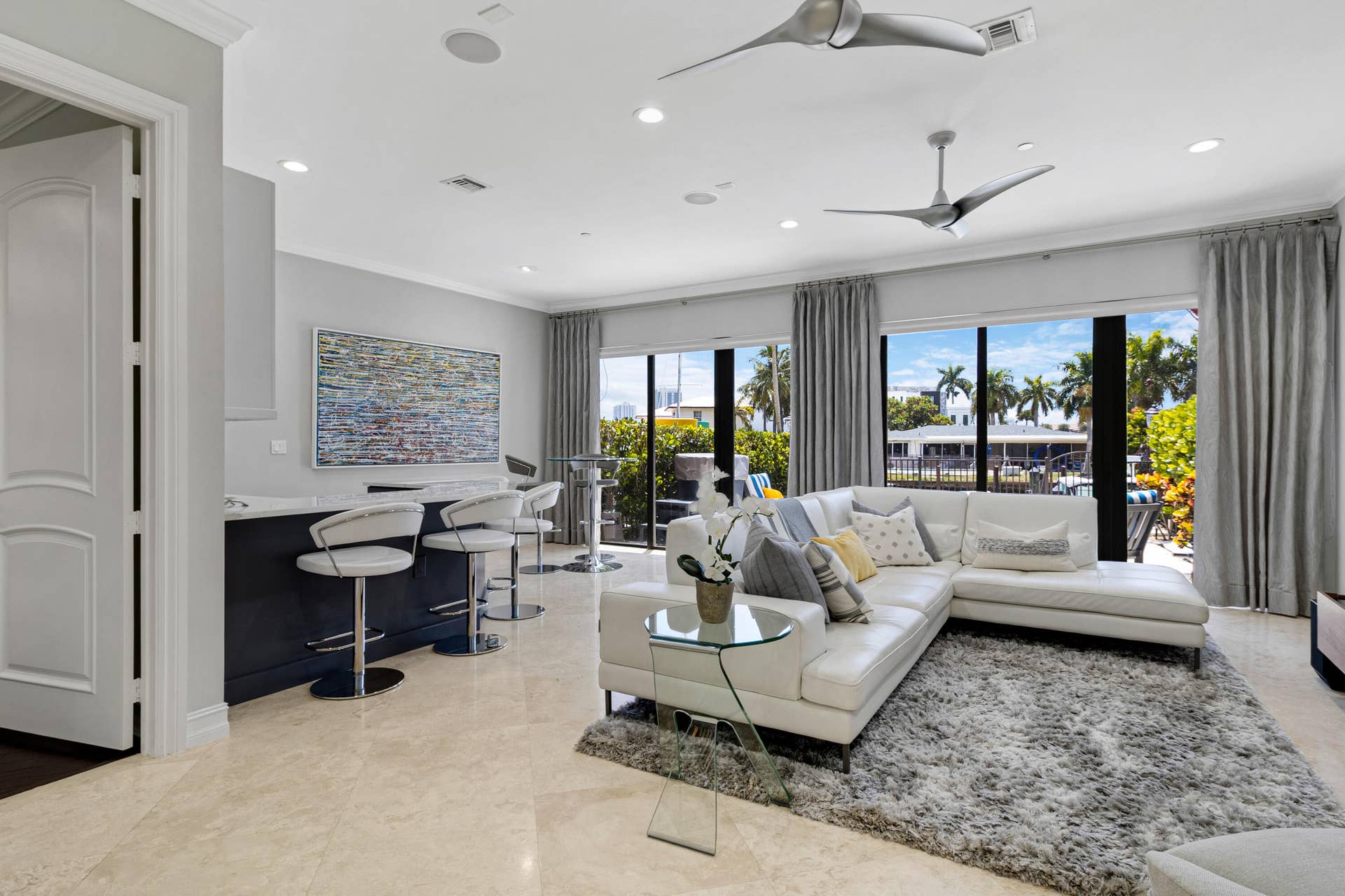 First floor lounge and wet bar