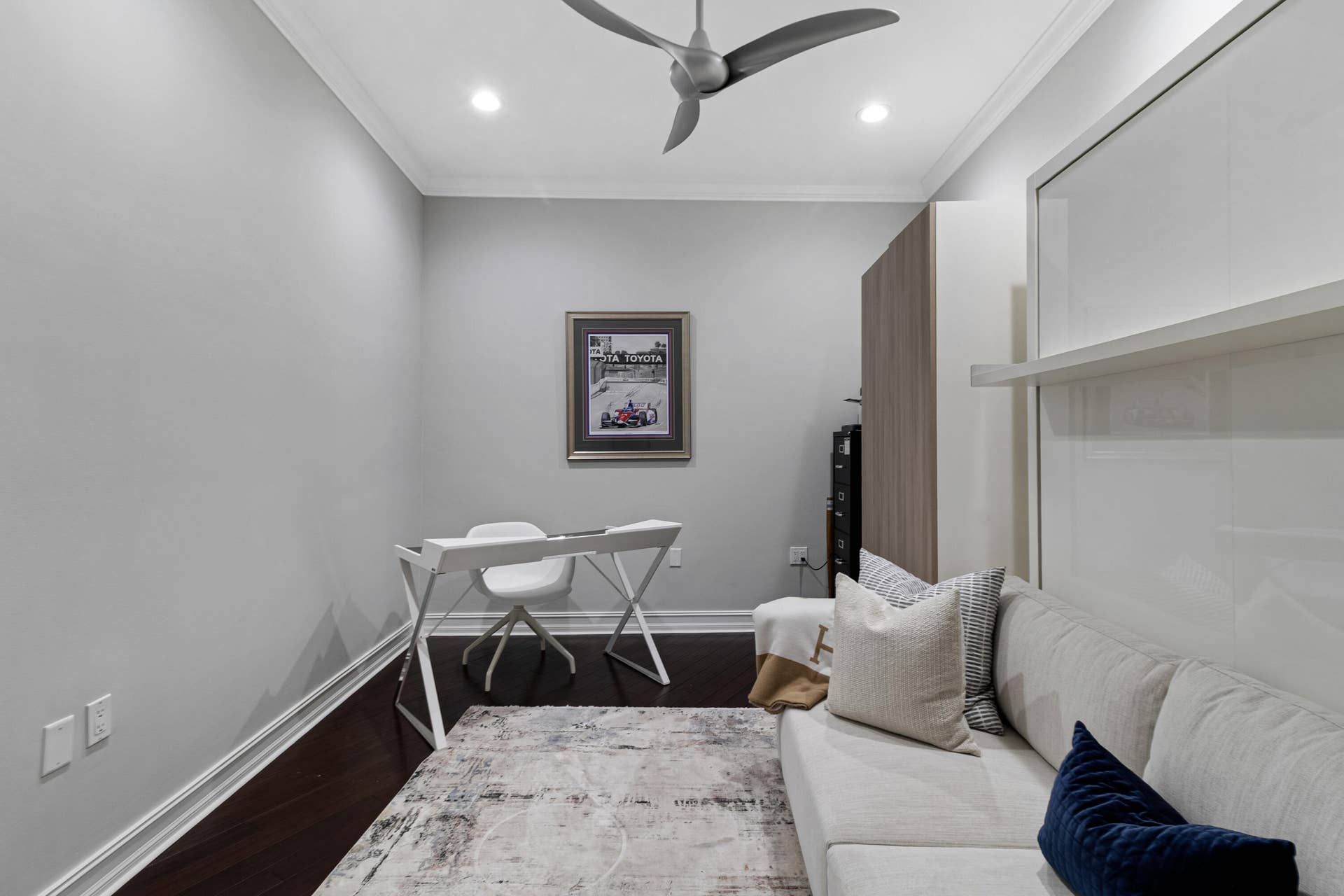 Office with Murphy bed - first floor