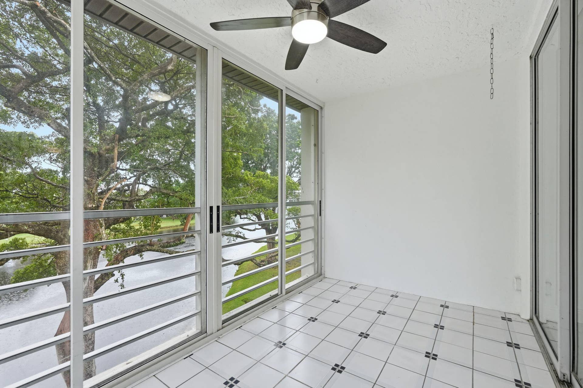 24-web-or-mls-9325_Lagoon_Pl_Unit_405_02