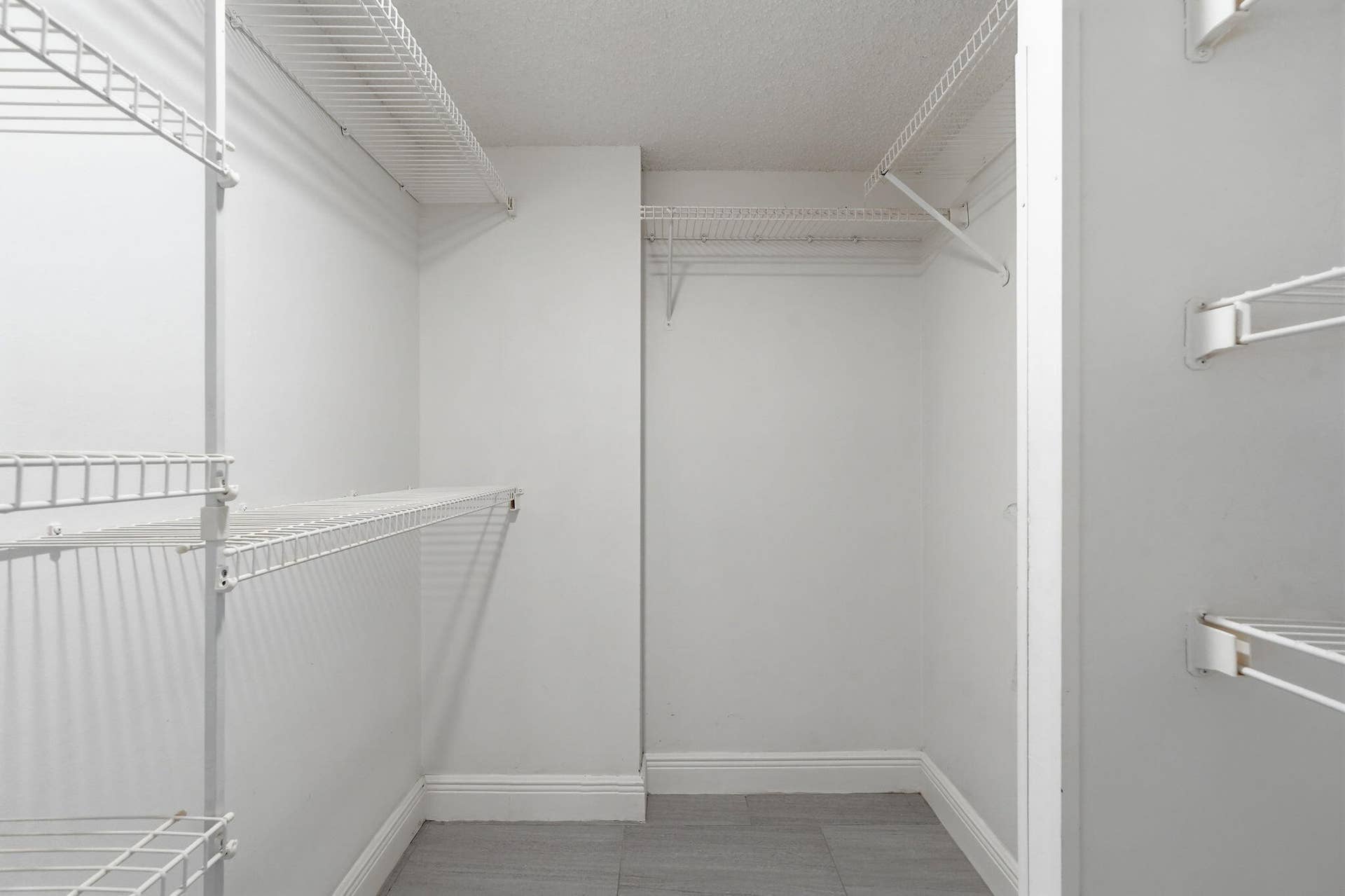 6-web-or-mls-9325_Lagoon_Pl_Unit_405_006