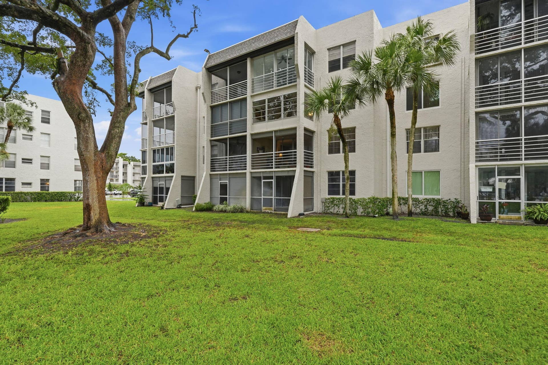 34-web-or-mls-9325_Lagoon_Pl_Unit_405_03