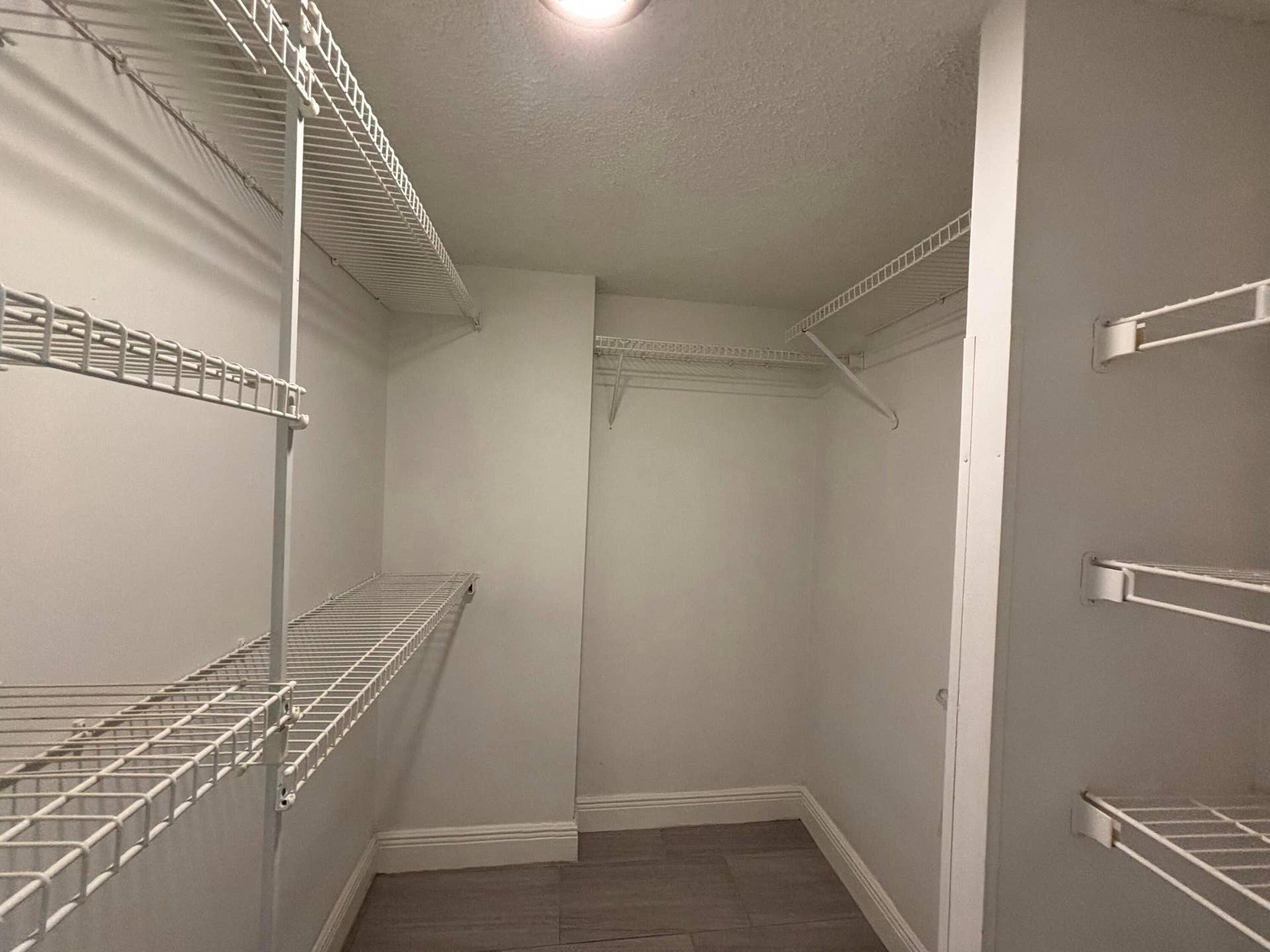 17-web-or-mls-9325_Lagoon_Pl_Unit_405_01