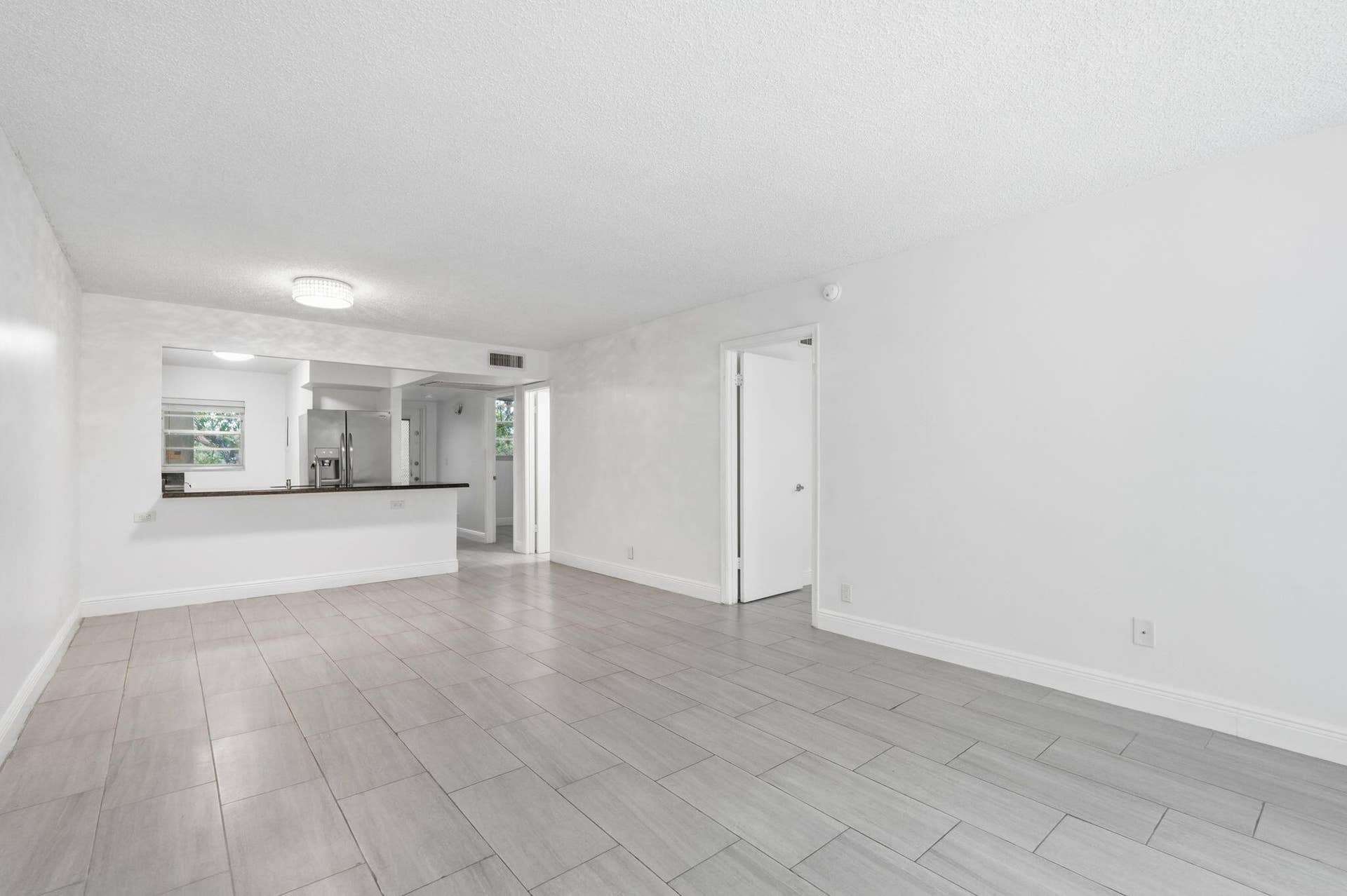 19-web-or-mls-9325_Lagoon_Pl_Unit_405_01