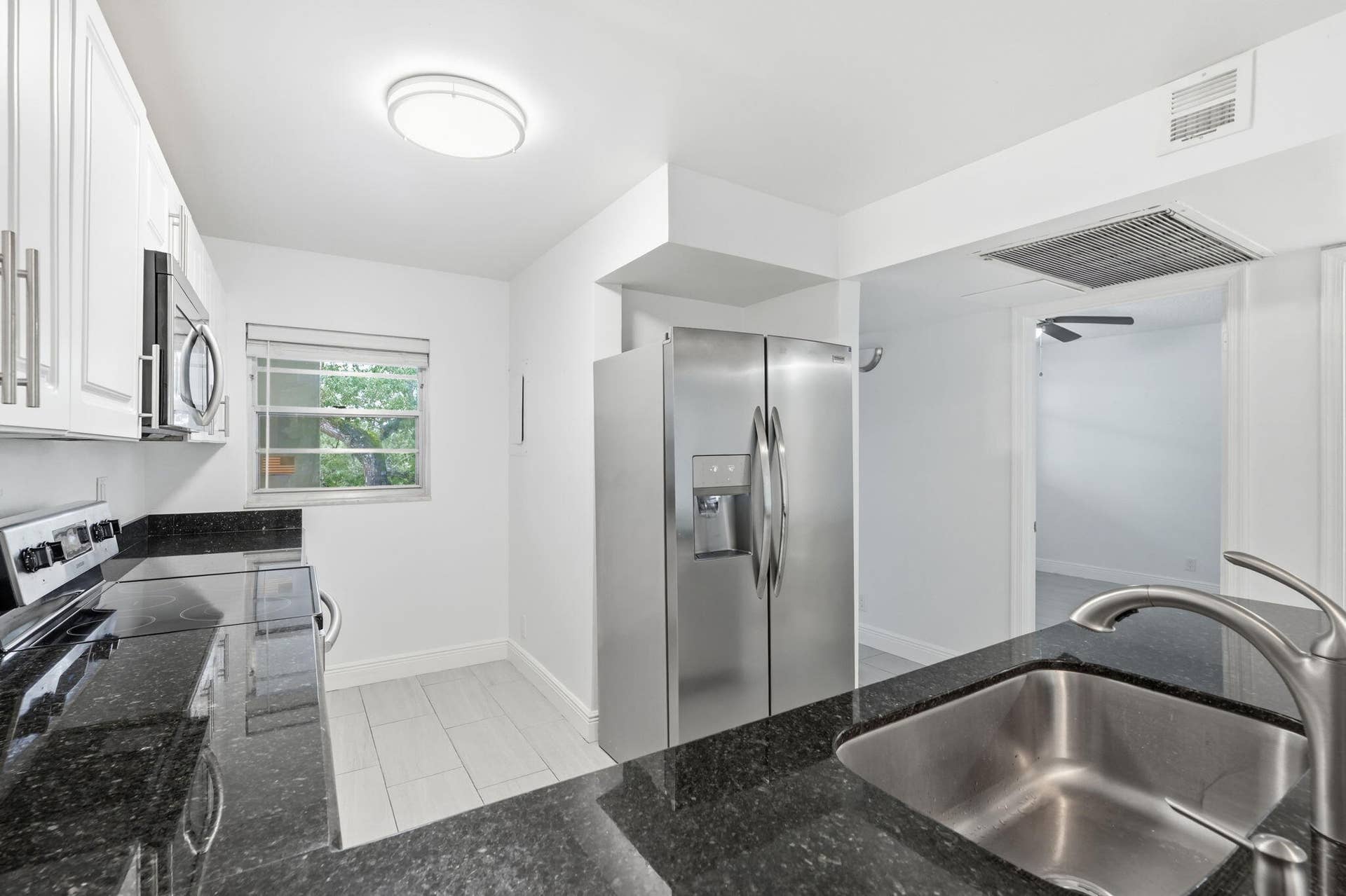 13-web-or-mls-9325_Lagoon_Pl_Unit_405_01