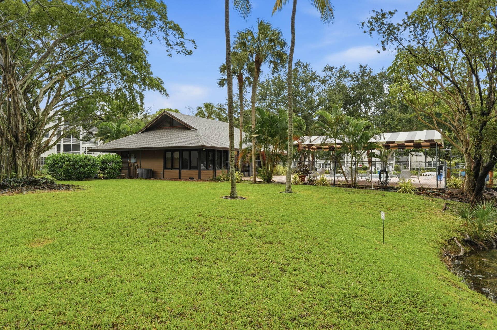 32-web-or-mls-9325_Lagoon_Pl_Unit_405_03