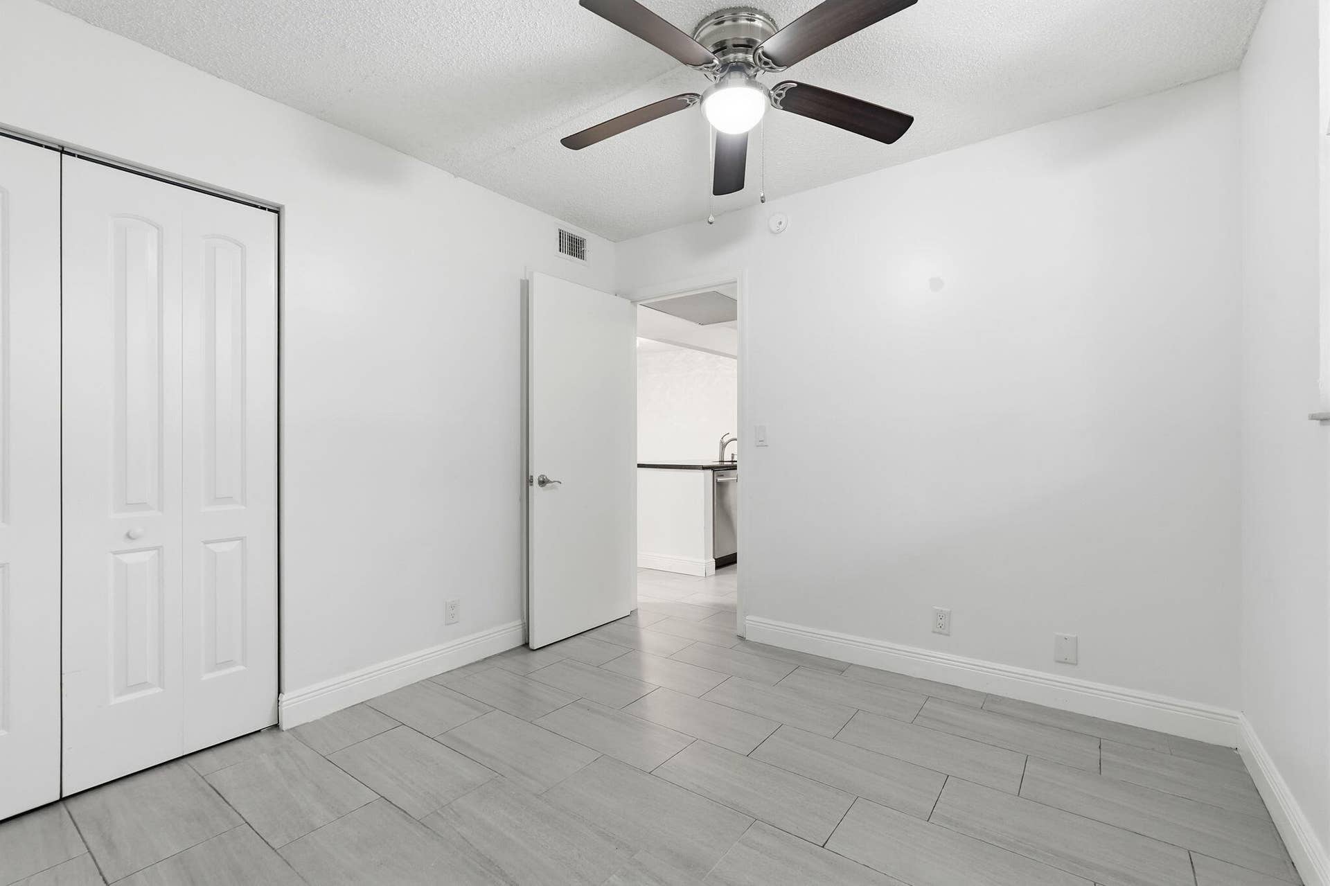 10-web-or-mls-9325_Lagoon_Pl_Unit_405_01