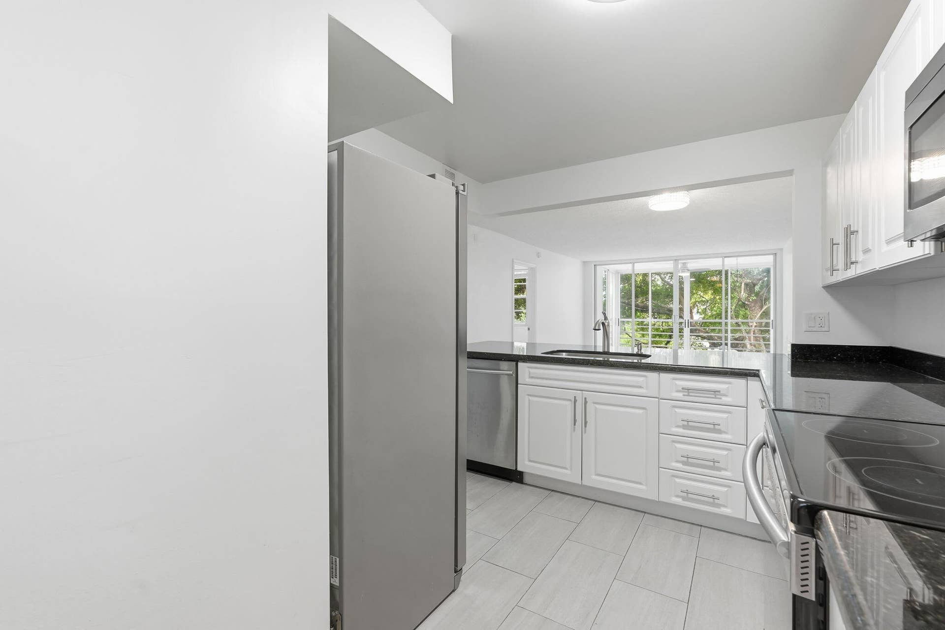 17-web-or-mls-9325_Lagoon_Pl_Unit_405_01