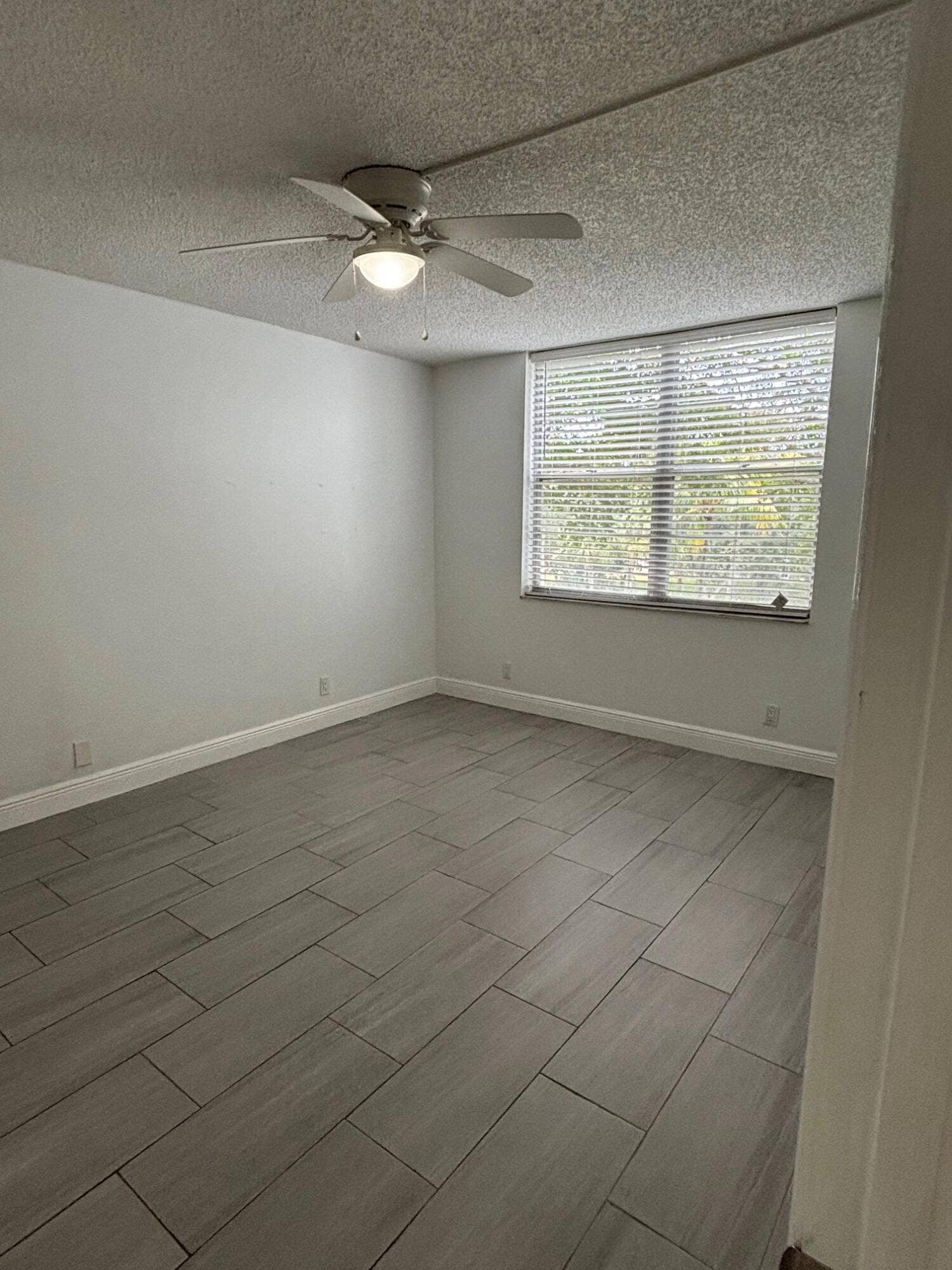 15-web-or-mls-9325_Lagoon_Pl_Unit_405_01