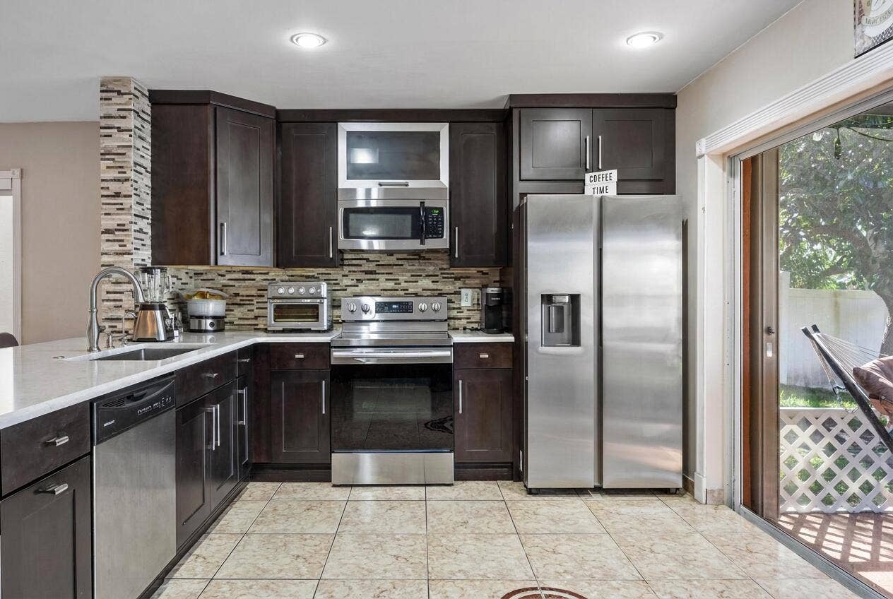 940 SW 96TH Avenue, Pembroke Pines, FL 33025 Kitchen Pic 2
