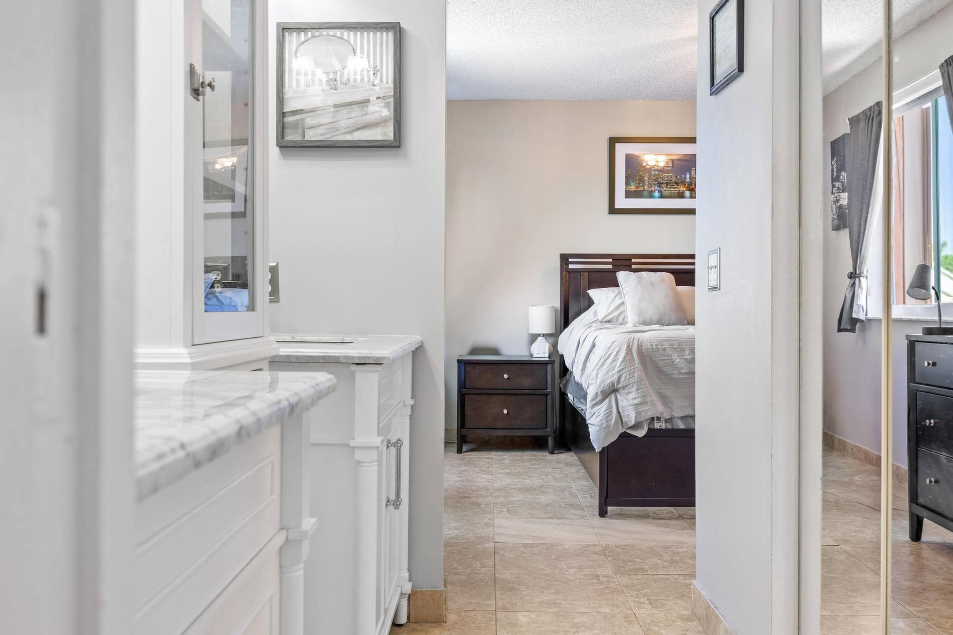 940 SW 96TH Avenue, Pembroke Pines, FL 33025 Primary Hallway