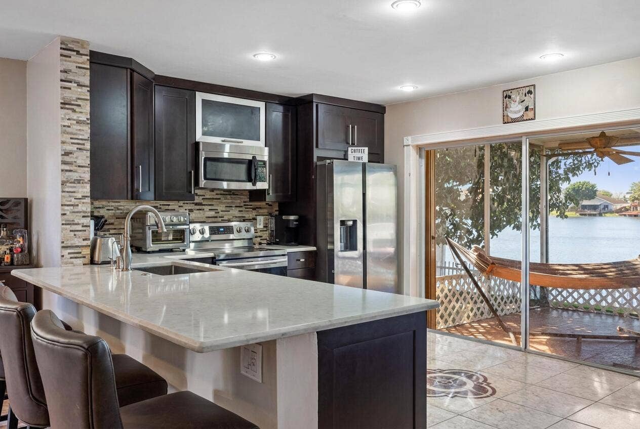 940 SW 96TH Avenue, Pembroke Pines, FL 33025 Kitchen