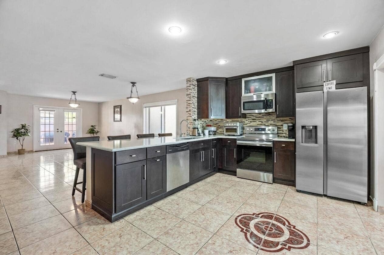 940 SW 96TH Avenue, Pembroke Pines, FL 33025 Kitchen Pic 4
