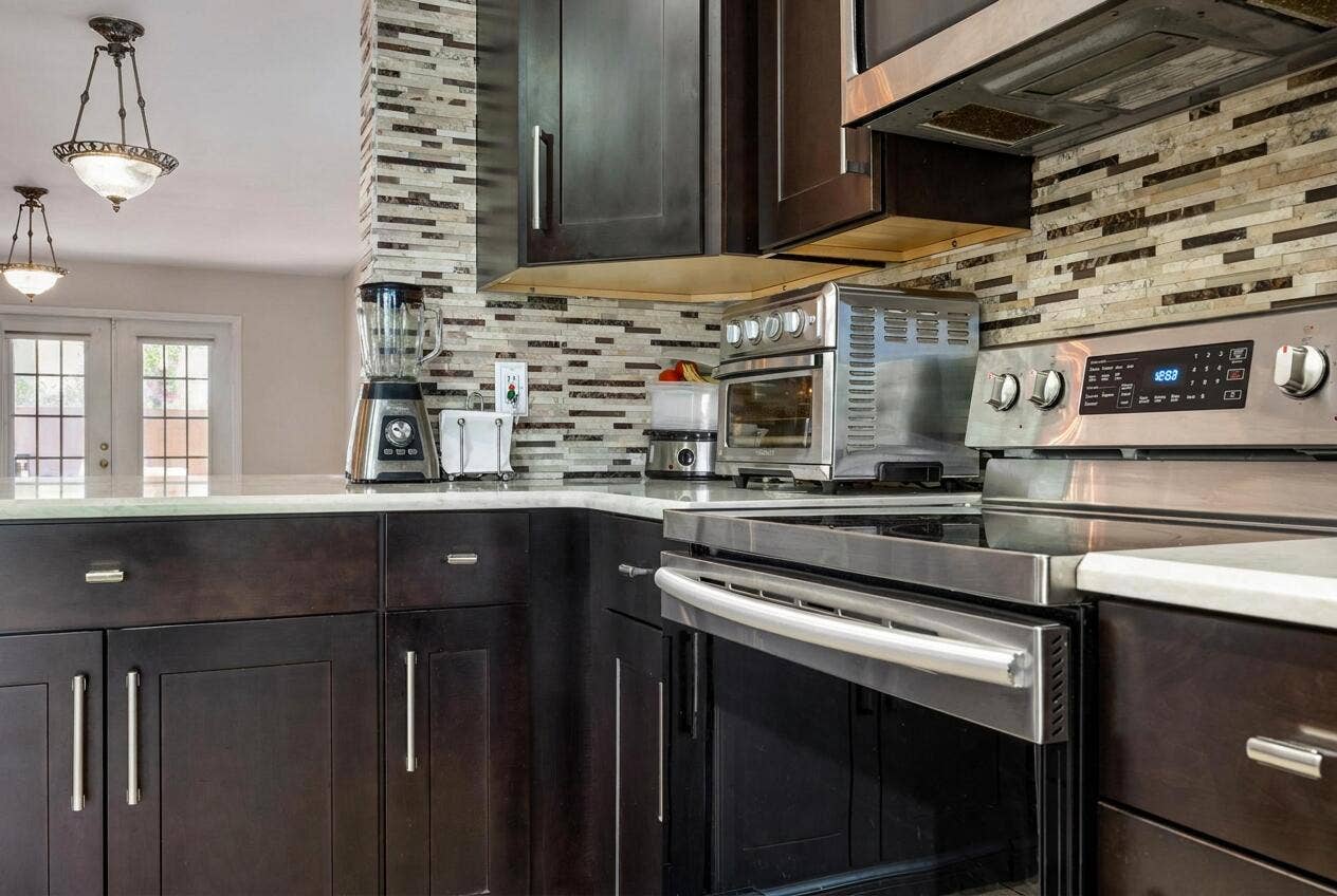 940 SW 96TH Avenue, Pembroke Pines, FL 33025 Kitchen Pic 3